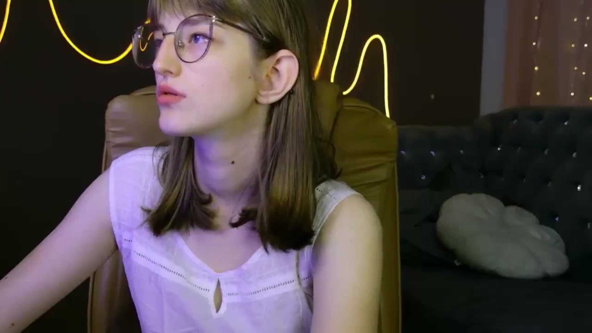 Gallery image thumbnail from EmyLure's myfreecams stream on, 09/07/2025, 15:52 image 3 of 20