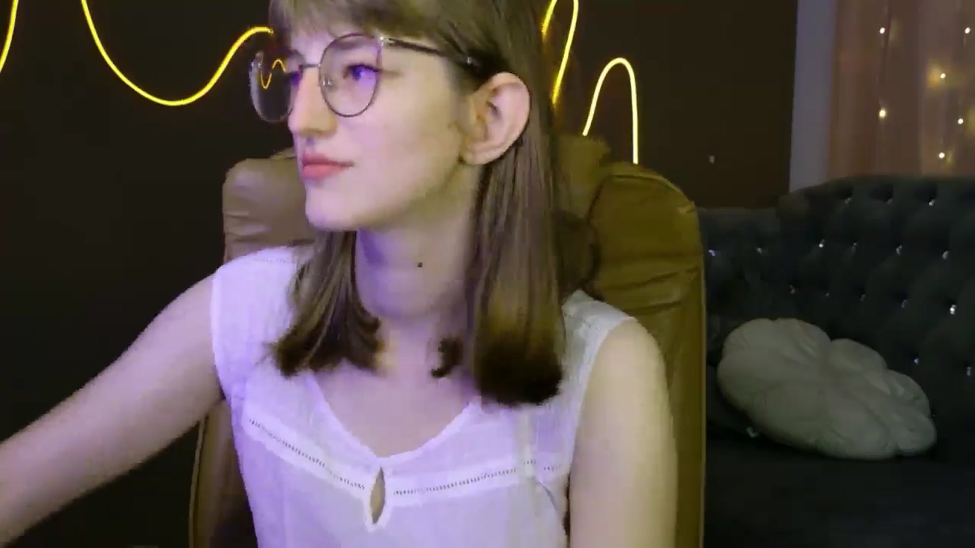 Gallery image thumbnail from EmyLure's myfreecams stream on, 09/07/2025, 15:52 image 2 of 20