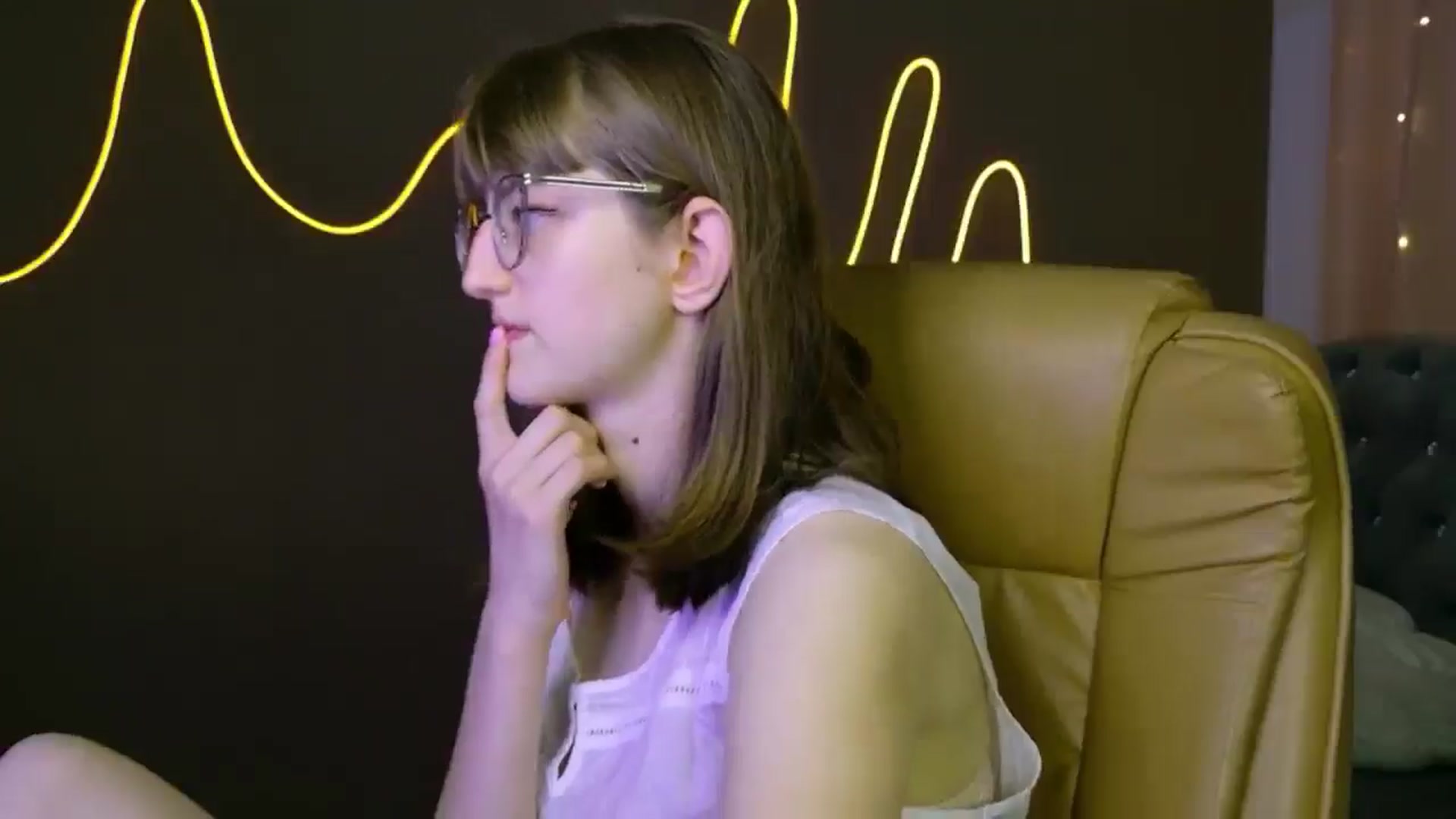 Gallery image thumbnail from EmyLure's myfreecams stream on, 09/07/2025, 15:52 image 17 of 20