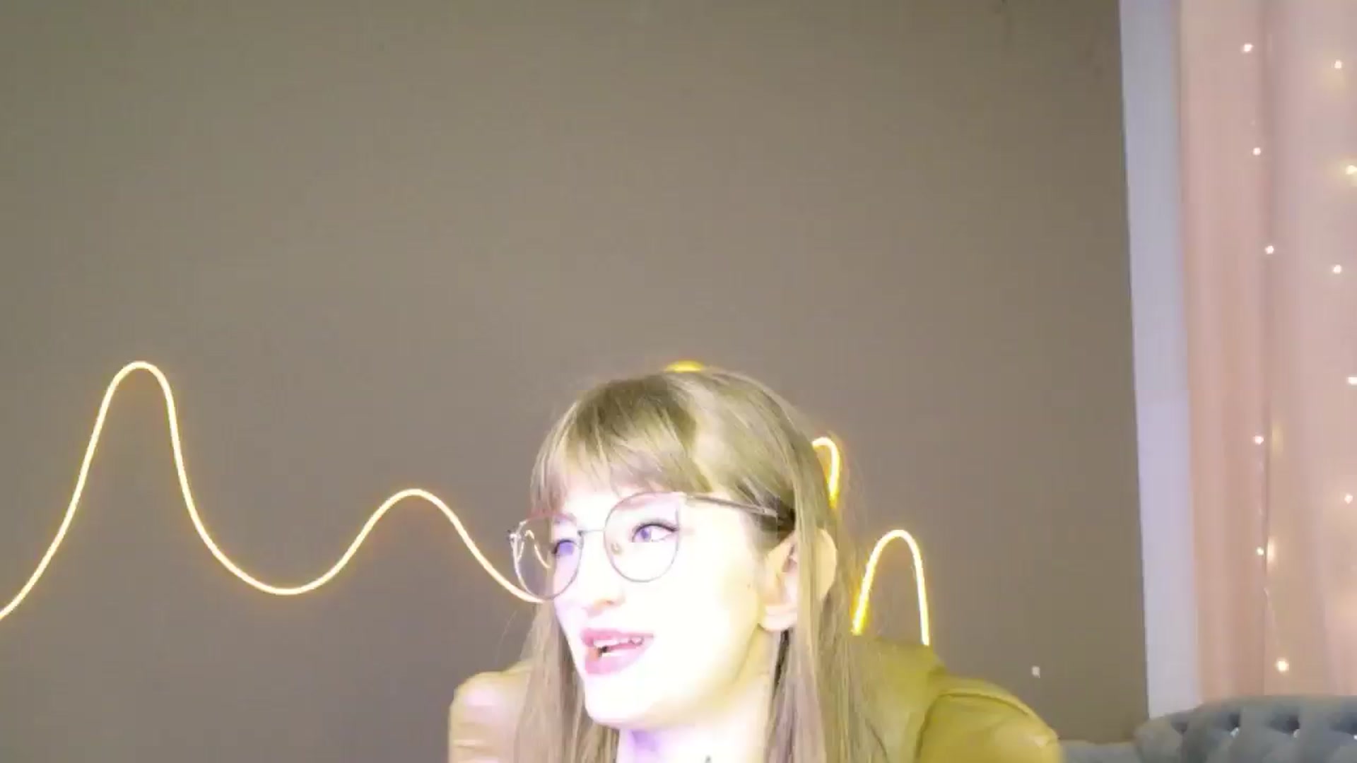 Gallery image thumbnail from EmyLure's myfreecams stream on, 09/07/2025, 15:52 image 8 of 20