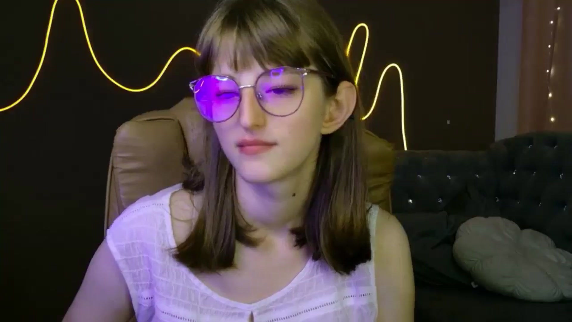 Gallery image thumbnail from EmyLure's myfreecams stream on, 09/07/2025, 15:52 image 18 of 20