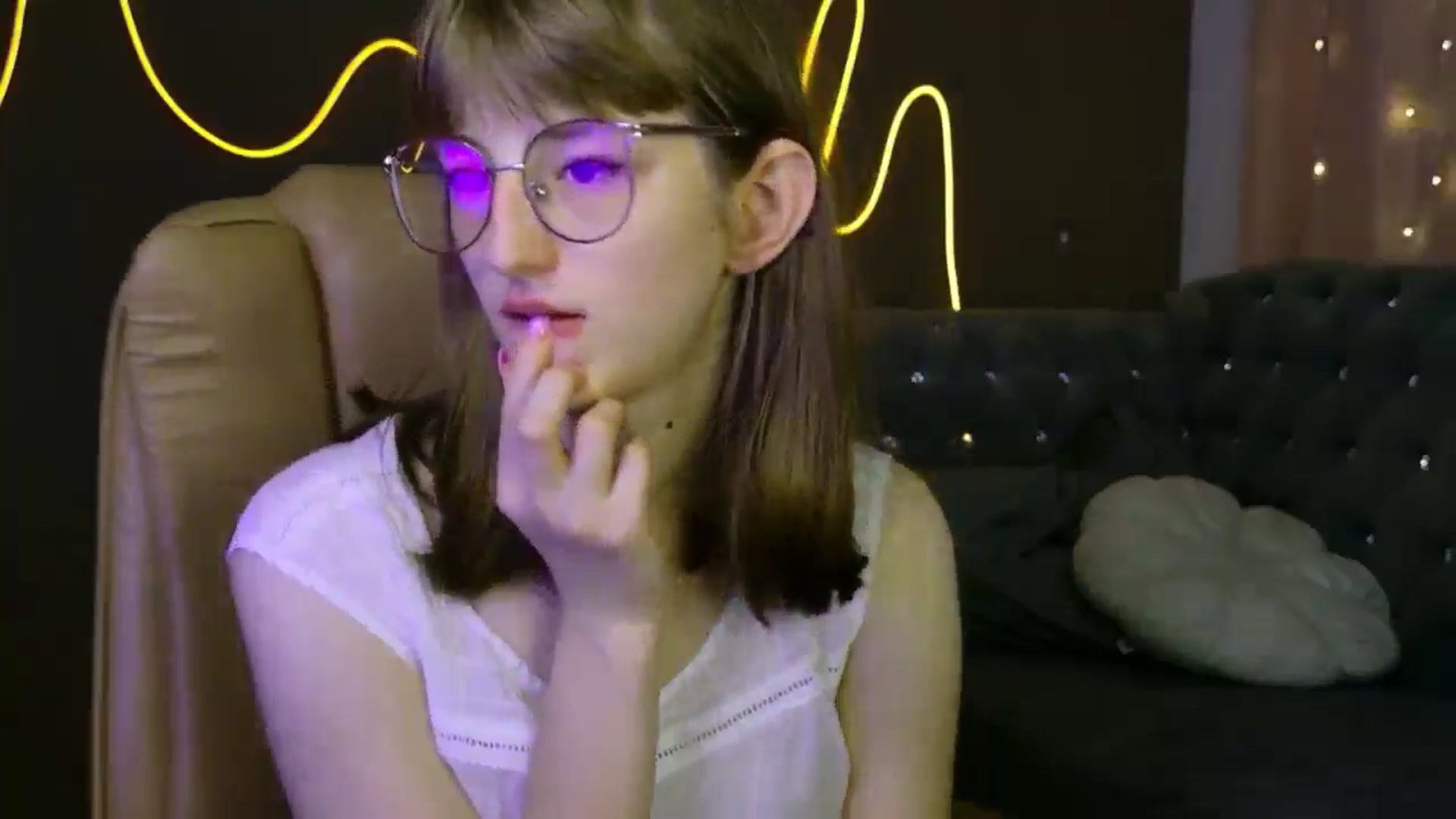 Gallery image thumbnail from EmyLure's myfreecams stream on, 09/07/2025, 15:52 image 4 of 20