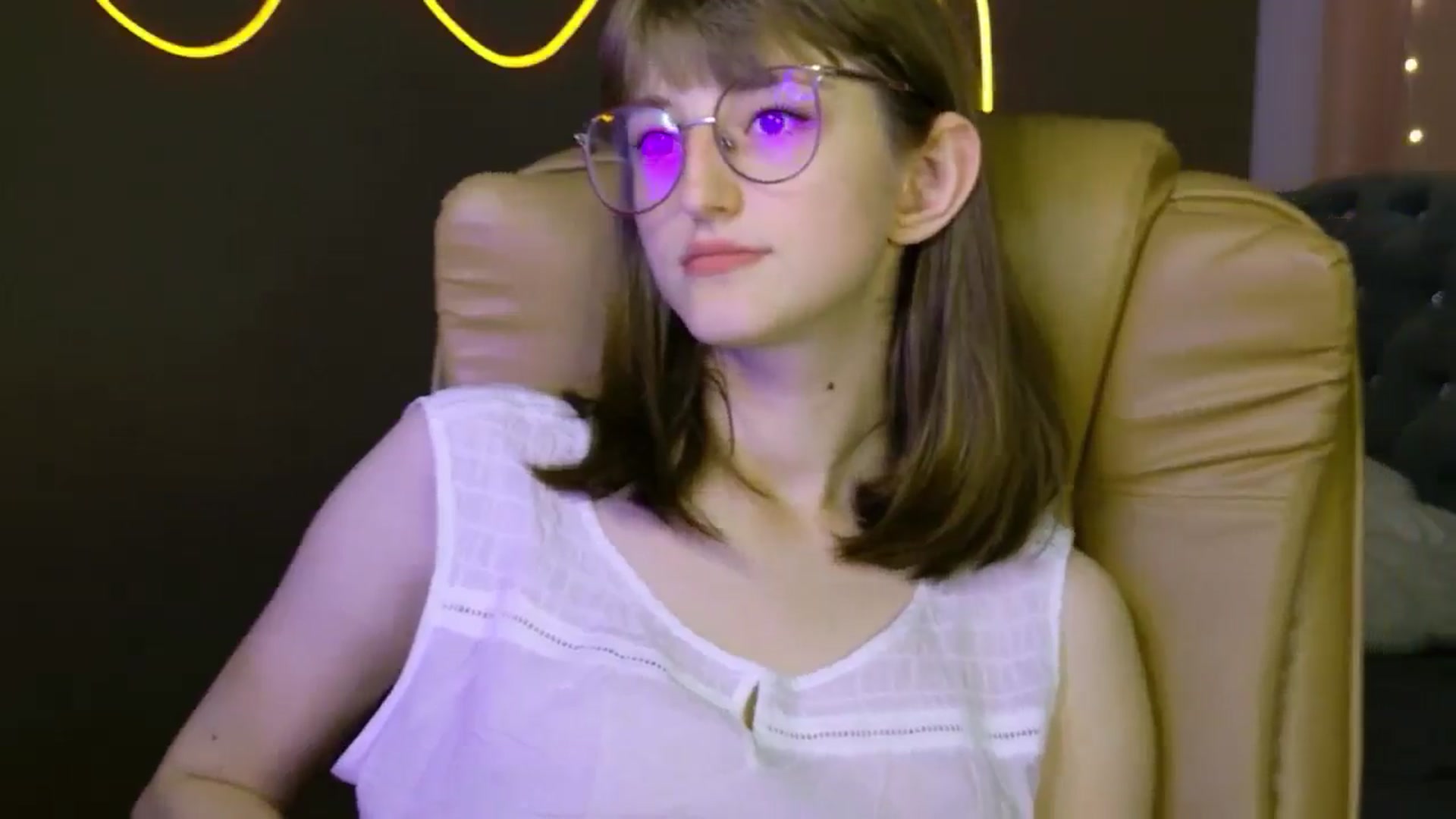 Gallery image thumbnail from EmyLure's myfreecams stream on, 09/07/2025, 17:11 image 6 of 20