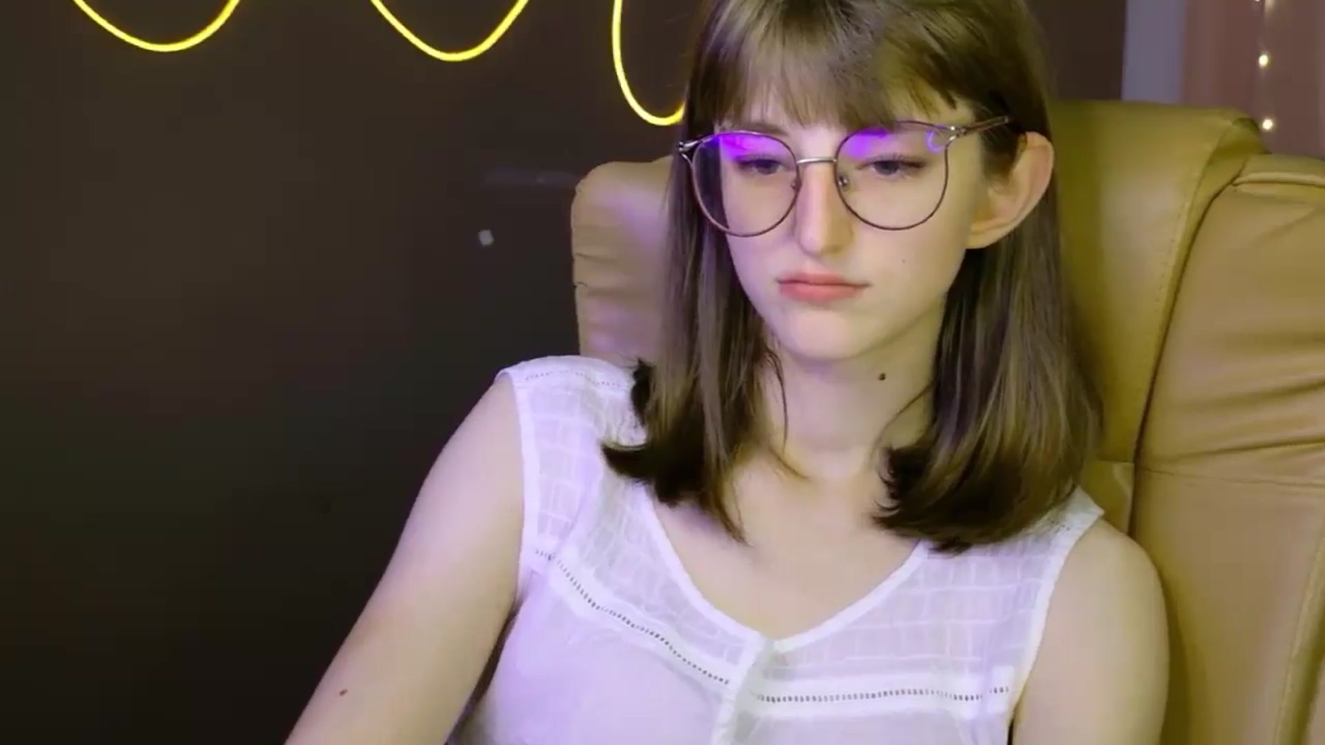 Gallery image thumbnail from EmyLure's myfreecams stream on, 09/07/2025, 17:11 image 3 of 20