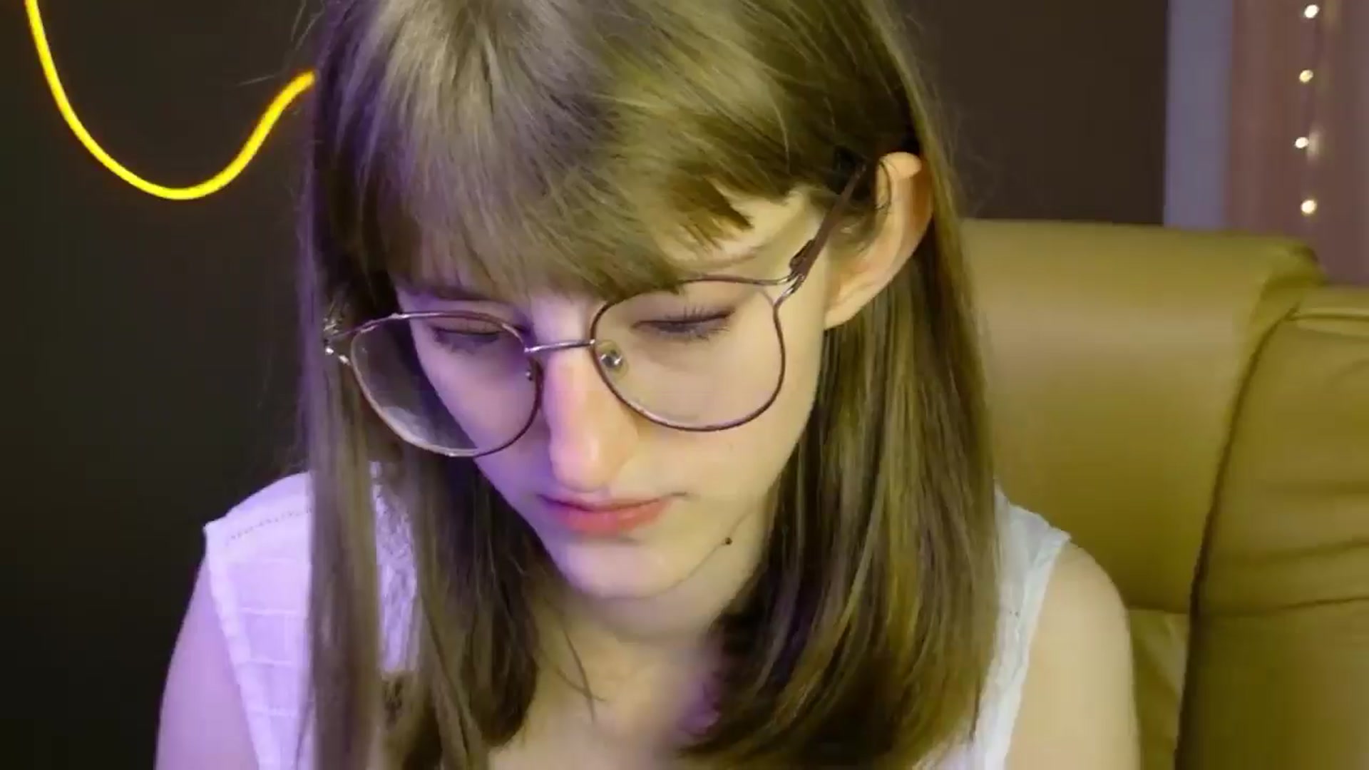 Gallery image thumbnail from EmyLure's myfreecams stream on, 09/07/2025, 17:11 image 13 of 20