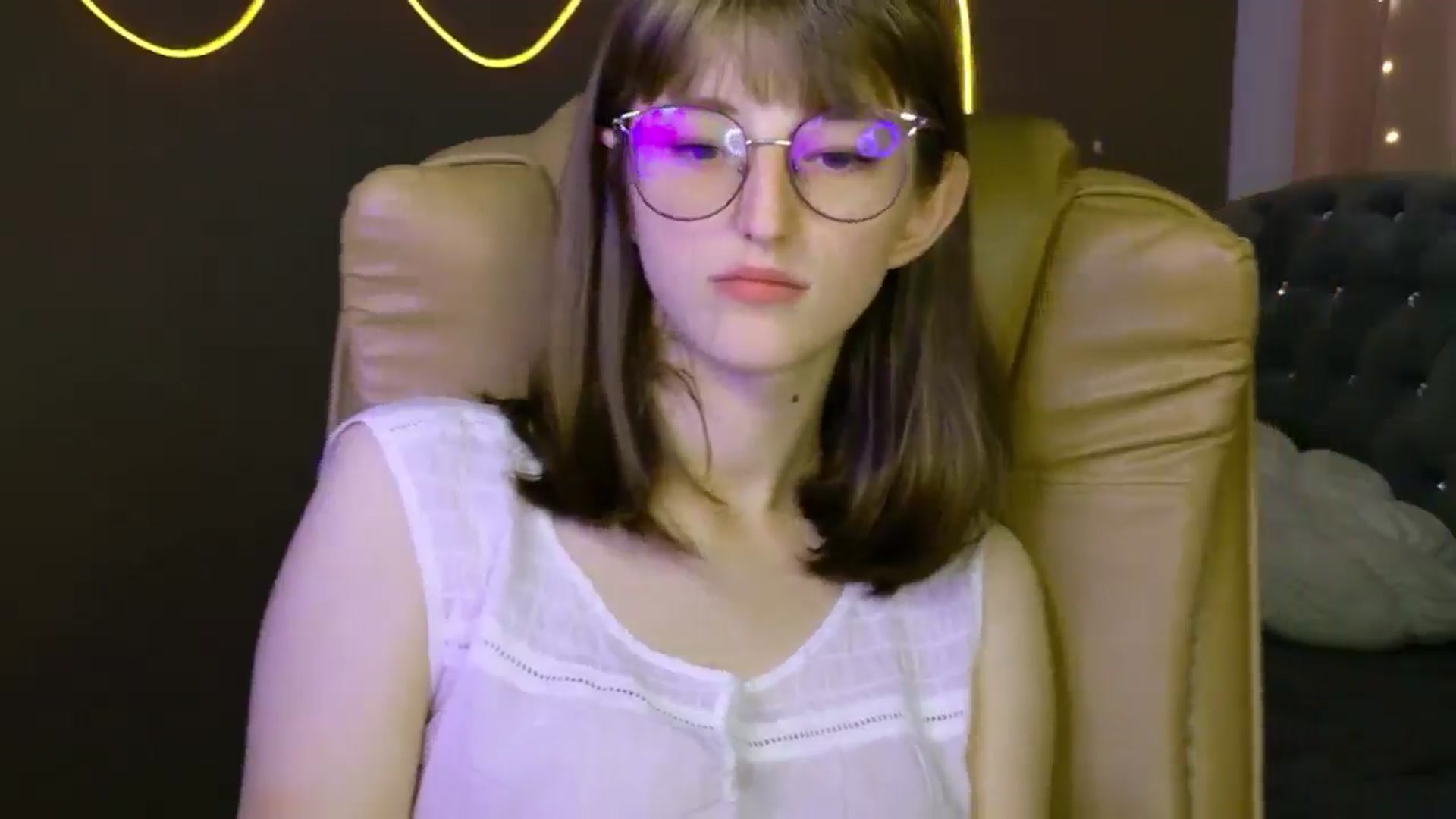 Gallery image thumbnail from EmyLure's myfreecams stream on, 09/07/2025, 17:11 image 4 of 20