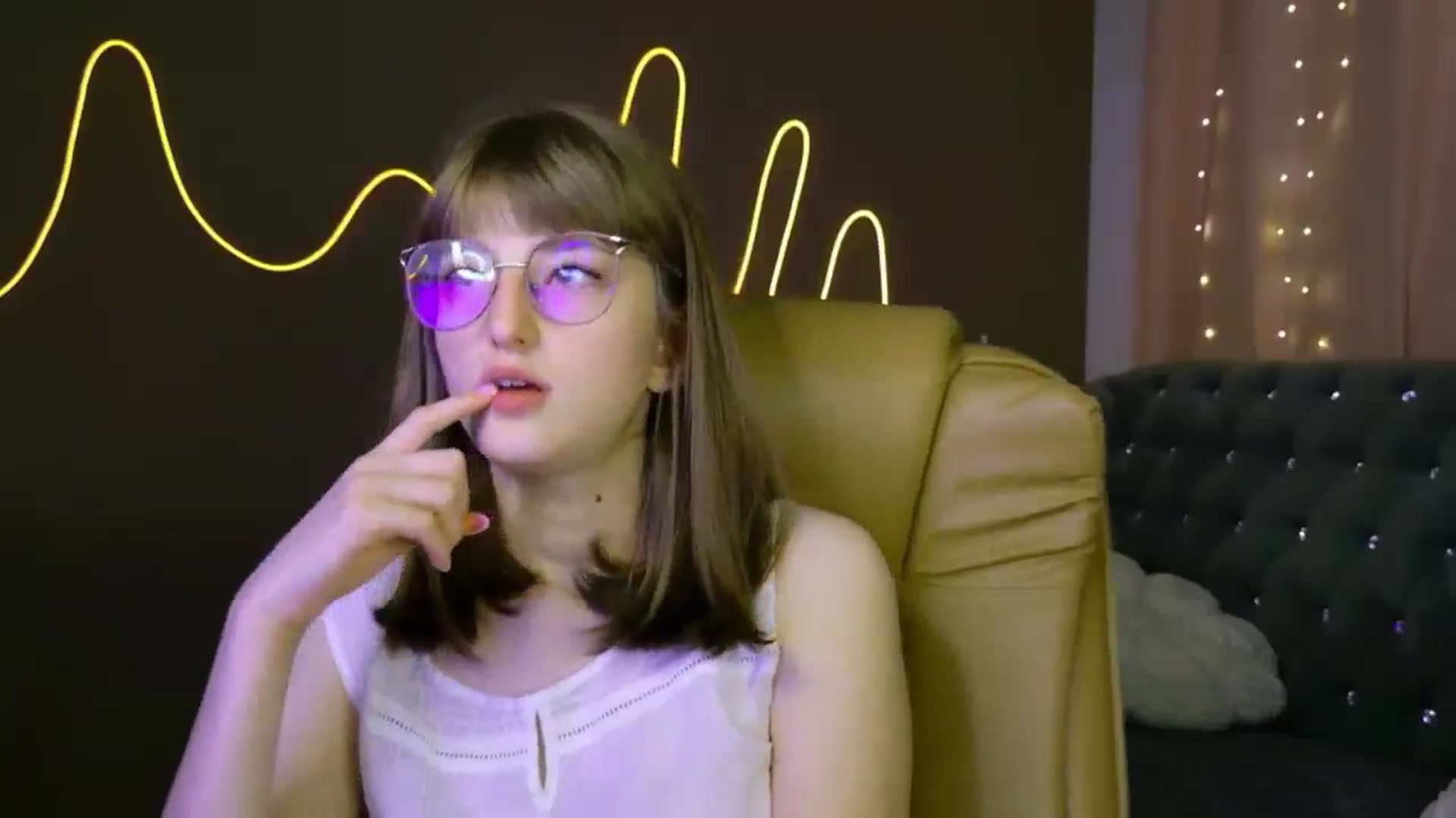 Gallery image thumbnail from EmyLure's myfreecams stream on, 09/07/2025, 18:01 image 3 of 20