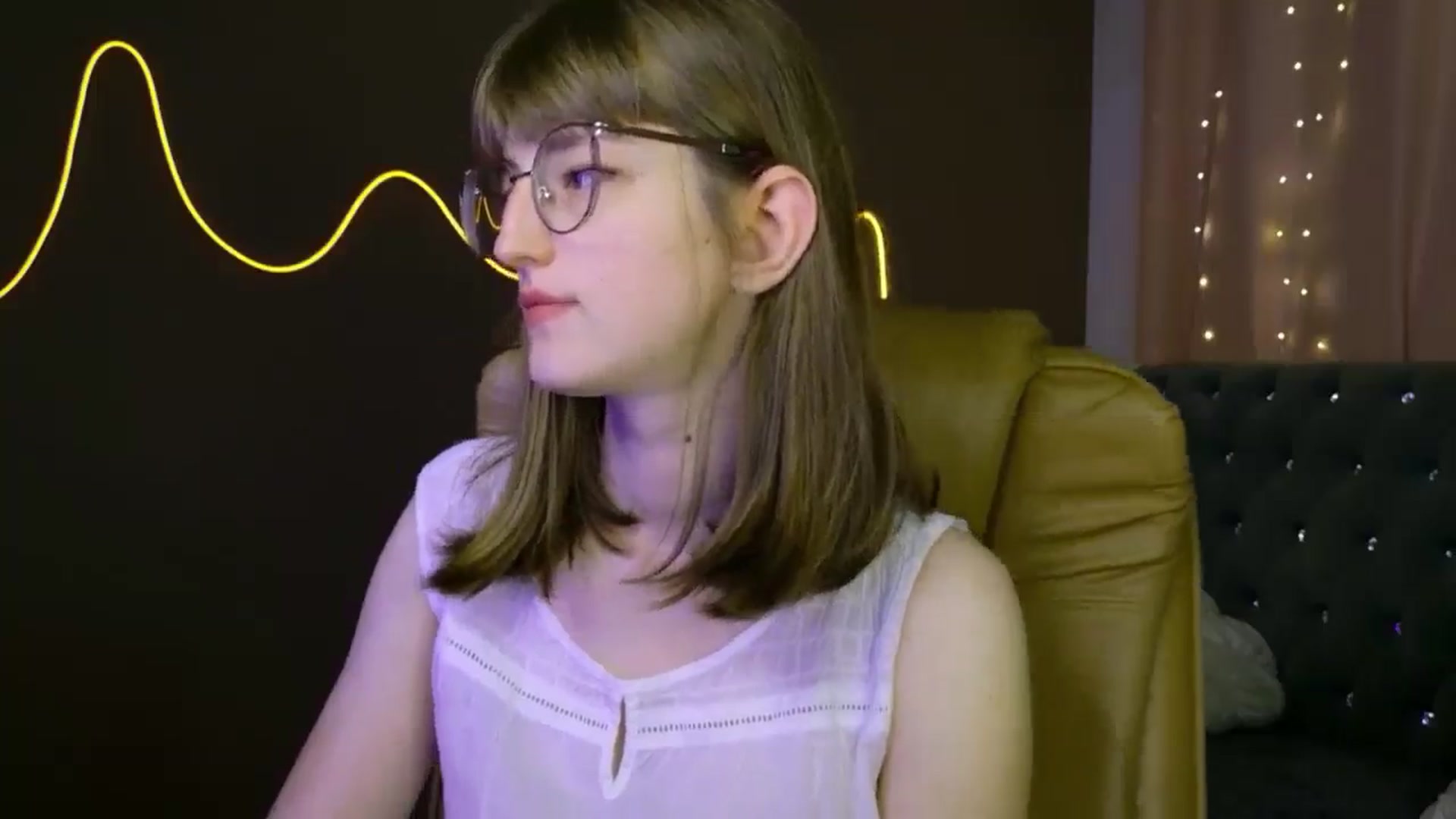 Gallery image thumbnail from EmyLure's myfreecams stream on, 09/07/2025, 18:01 image 14 of 20