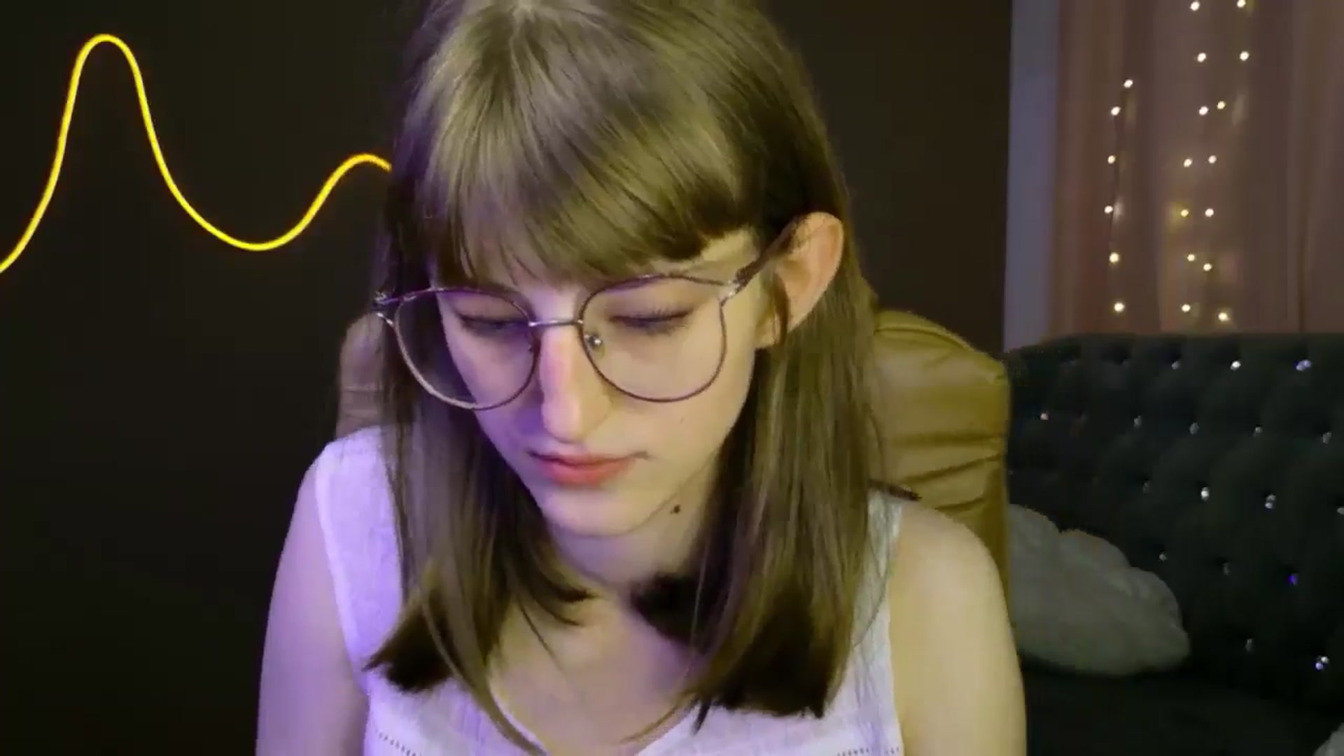 Gallery image thumbnail from EmyLure's myfreecams stream on, 09/07/2025, 18:01 image 8 of 20