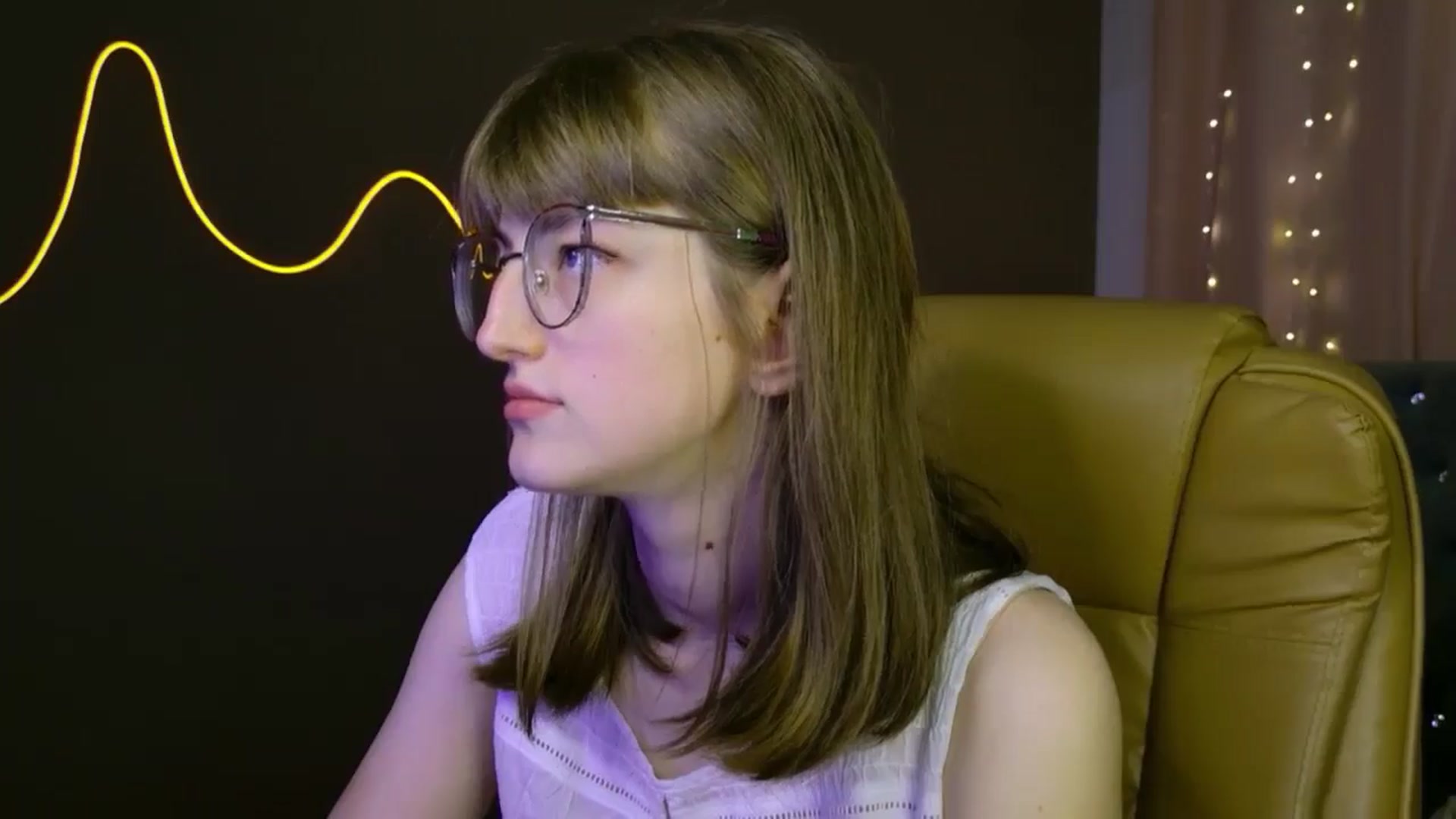 Gallery image thumbnail from EmyLure's myfreecams stream on, 09/07/2025, 18:01 image 18 of 20