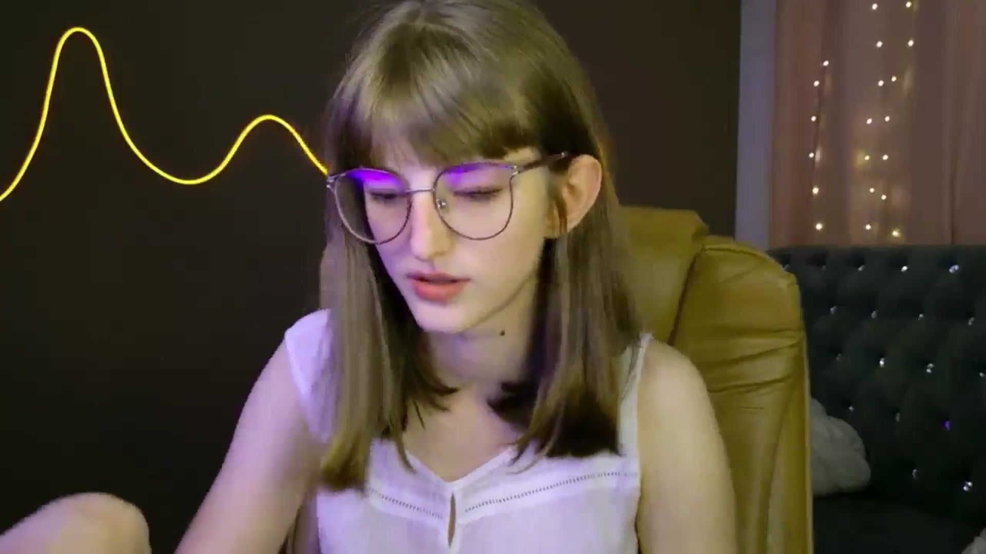 Gallery image thumbnail from EmyLure's myfreecams stream on, 09/07/2025, 18:01 image 15 of 20