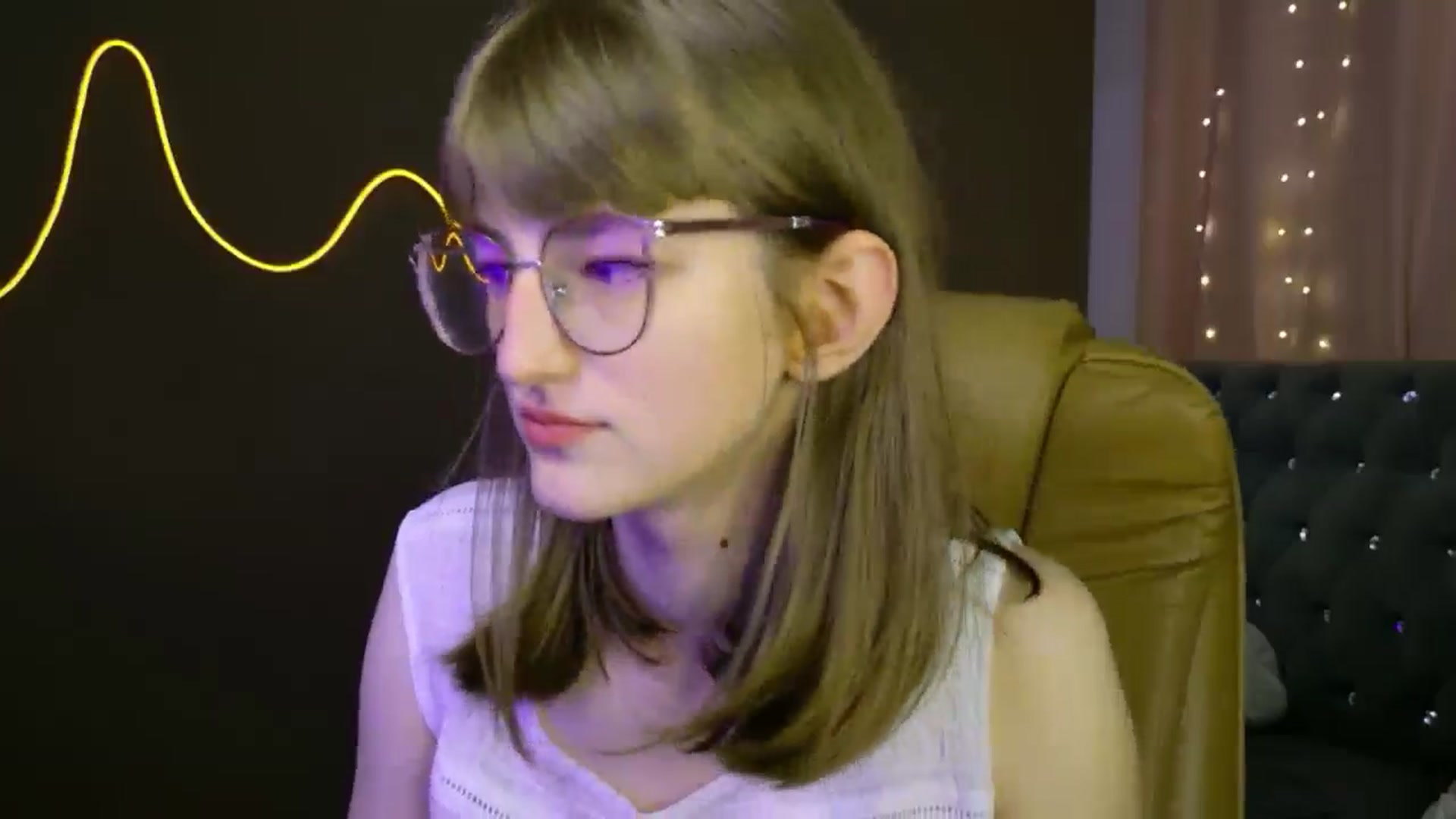 Gallery image thumbnail from EmyLure's myfreecams stream on, 09/07/2025, 18:01 image 7 of 20