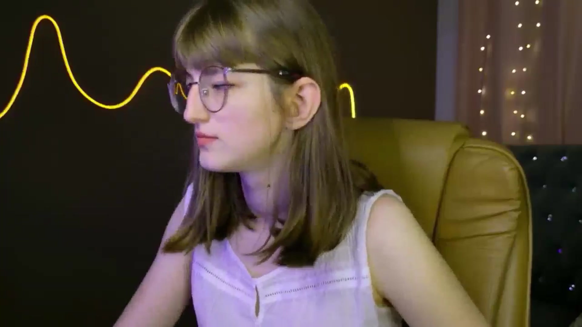 Gallery image thumbnail from EmyLure's myfreecams stream on, 09/07/2025, 18:01 image 13 of 20