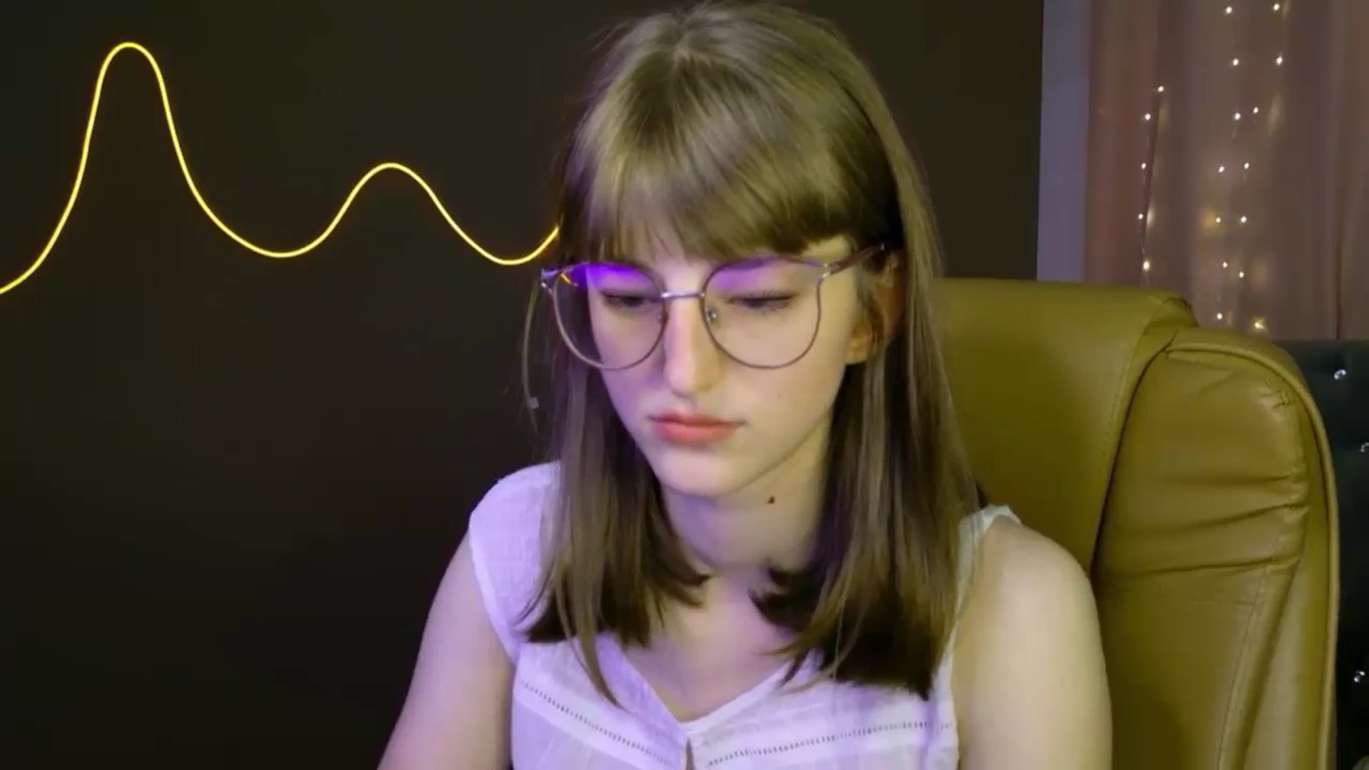 Gallery image thumbnail from EmyLure's myfreecams stream on, 09/07/2025, 18:01 image 19 of 20
