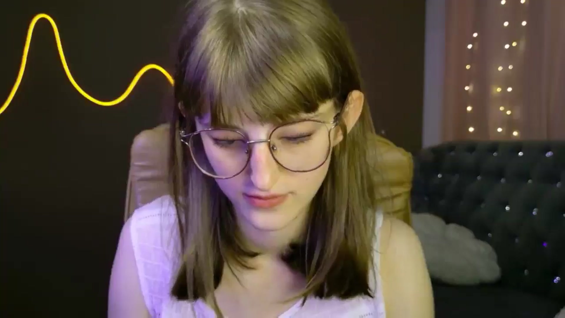 Gallery image thumbnail from EmyLure's myfreecams stream on, 09/07/2025, 18:01 image 10 of 20