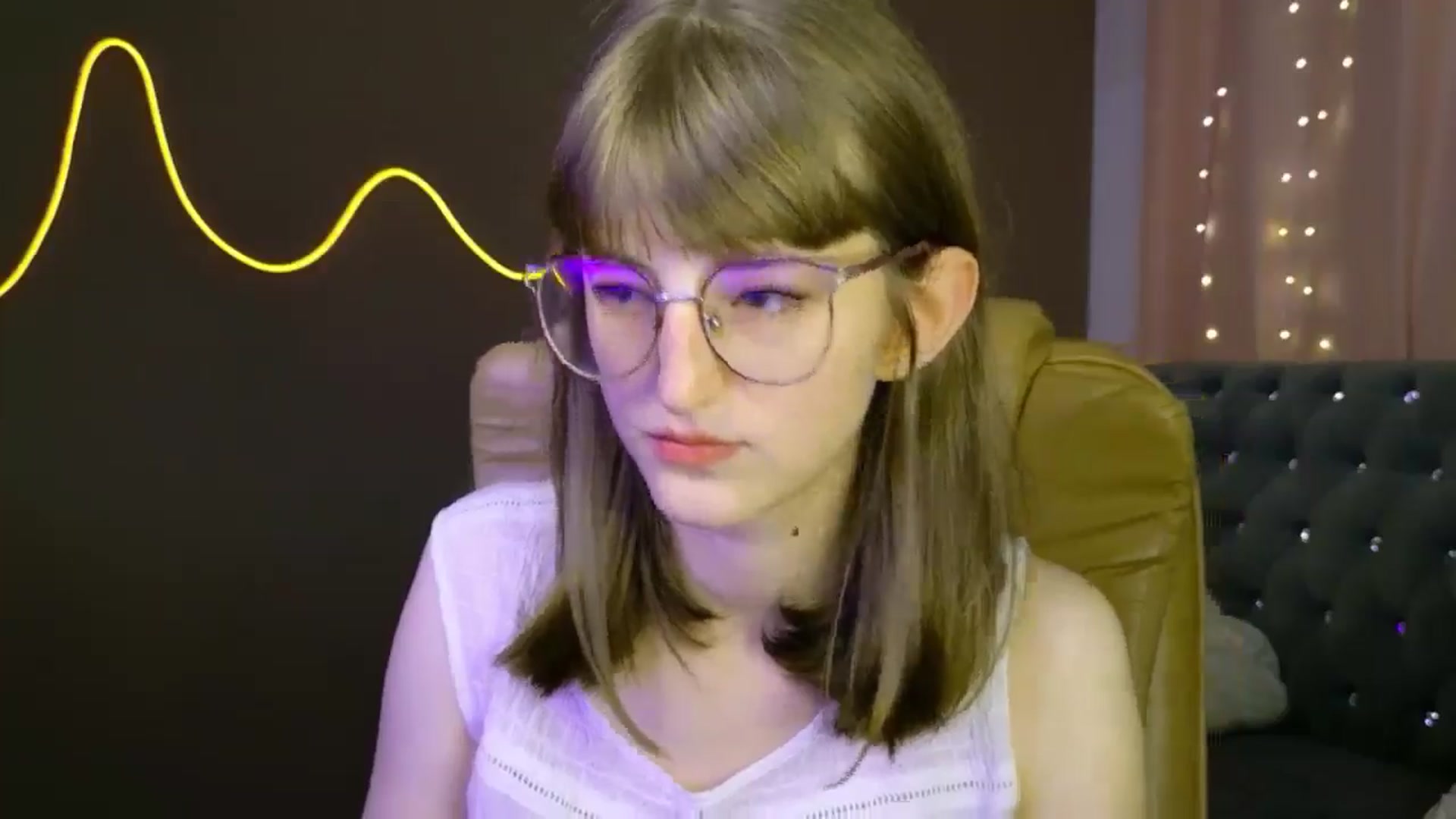 Gallery image thumbnail from EmyLure's myfreecams stream on, 09/07/2025, 18:01 image 6 of 20