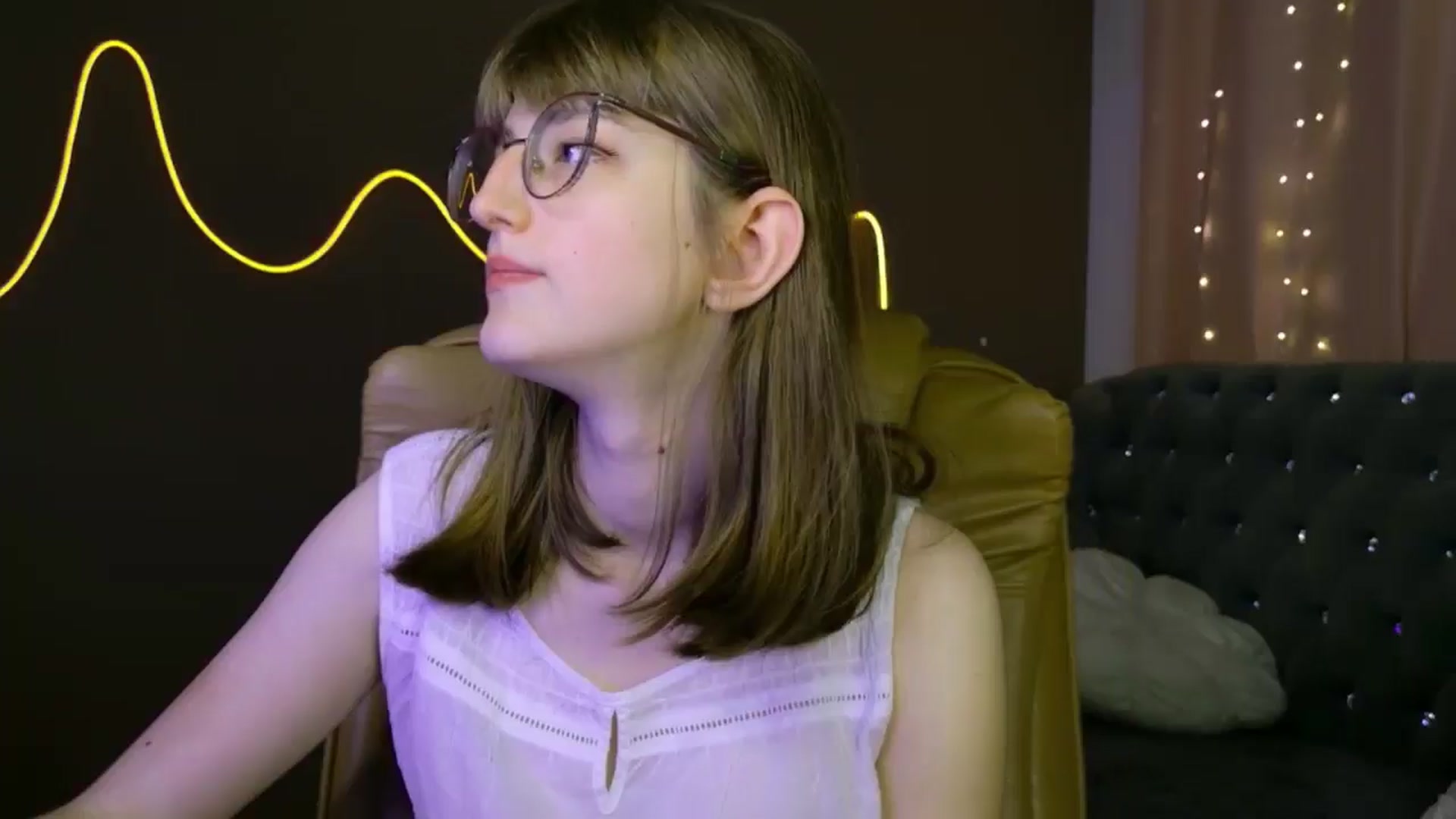 Gallery image thumbnail from EmyLure's myfreecams stream on, 09/07/2025, 18:01 image 12 of 20