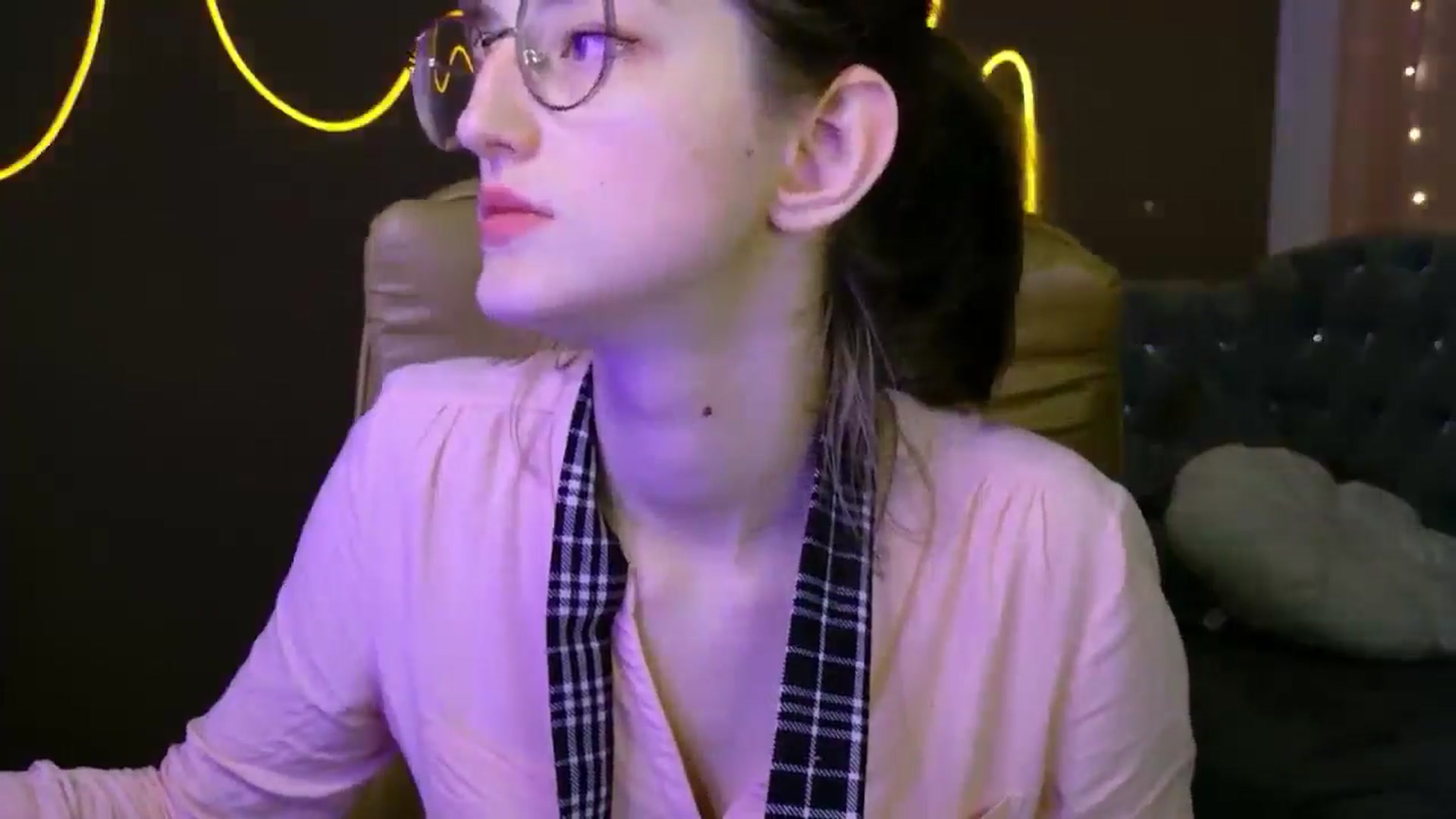 Gallery image thumbnail from EmyLure's myfreecams stream on, 09/07/2025, 19:51 image 17 of 20