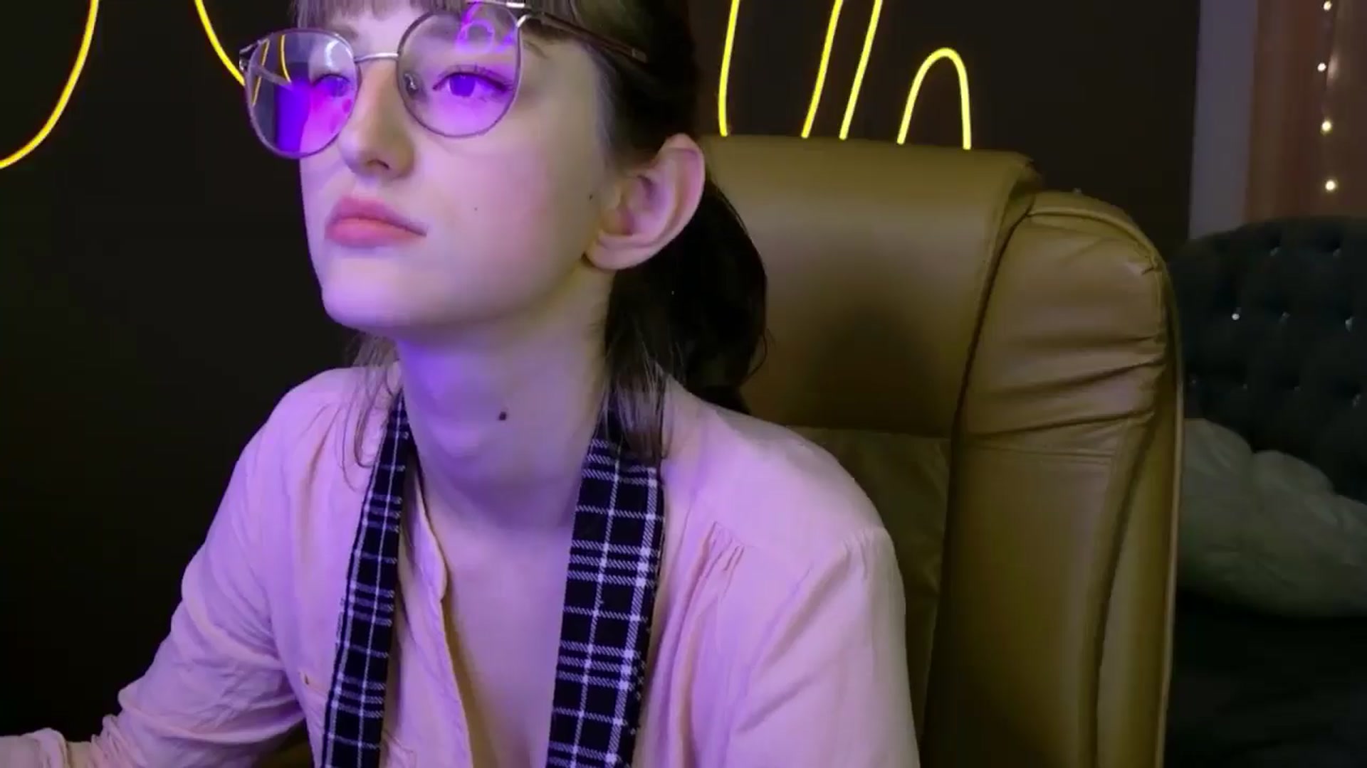Gallery image thumbnail from EmyLure's myfreecams stream on, 09/07/2025, 19:51 image 6 of 20