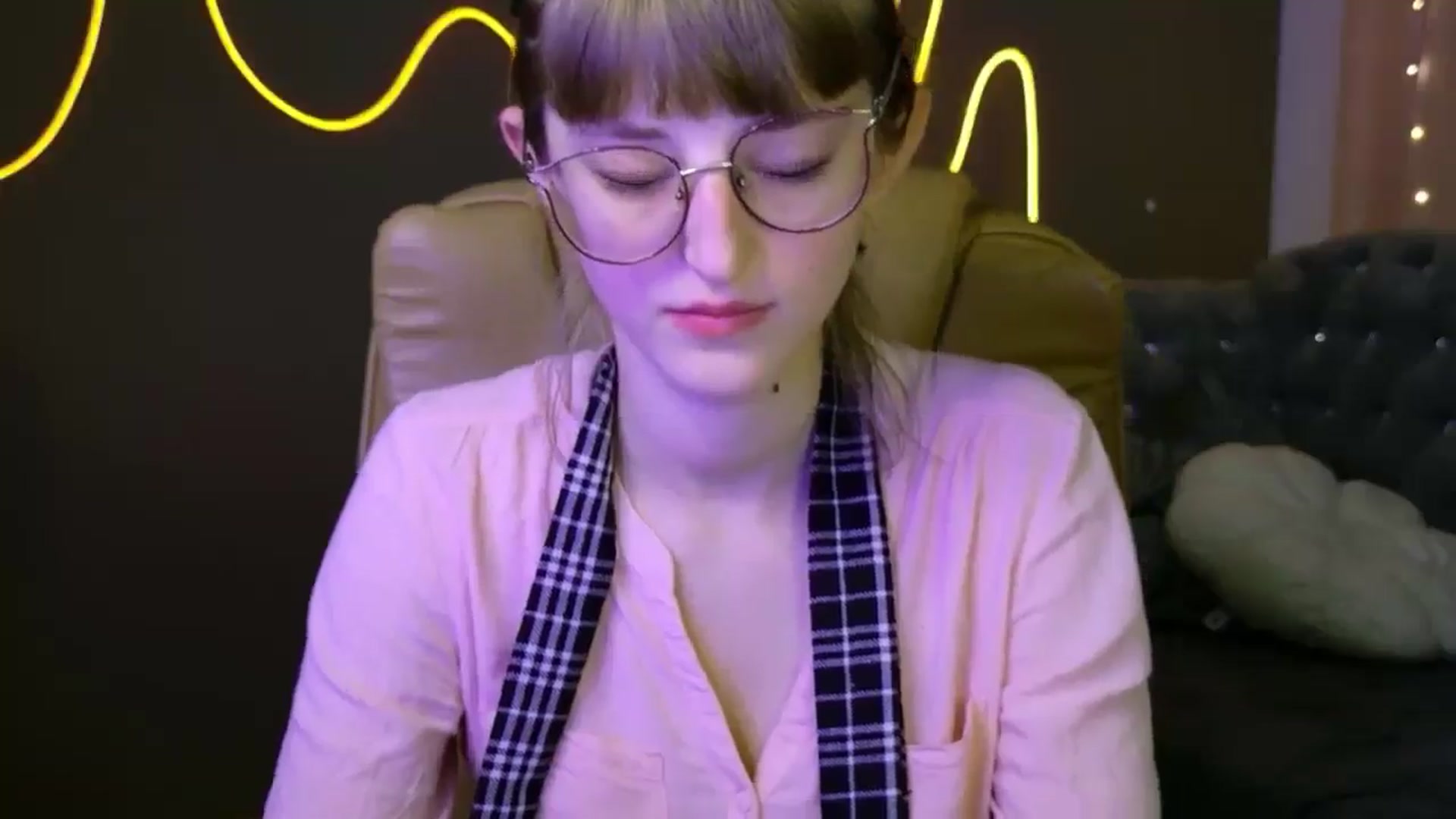 Gallery image thumbnail from EmyLure's myfreecams stream on, 09/07/2025, 19:51 image 20 of 20