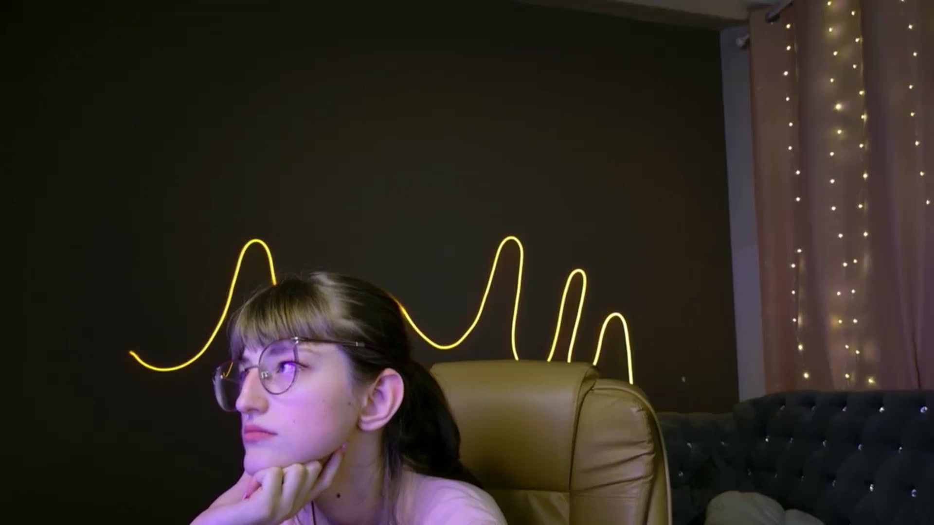 Gallery image thumbnail from EmyLure's myfreecams stream on, 09/07/2025, 21:18 image 9 of 20