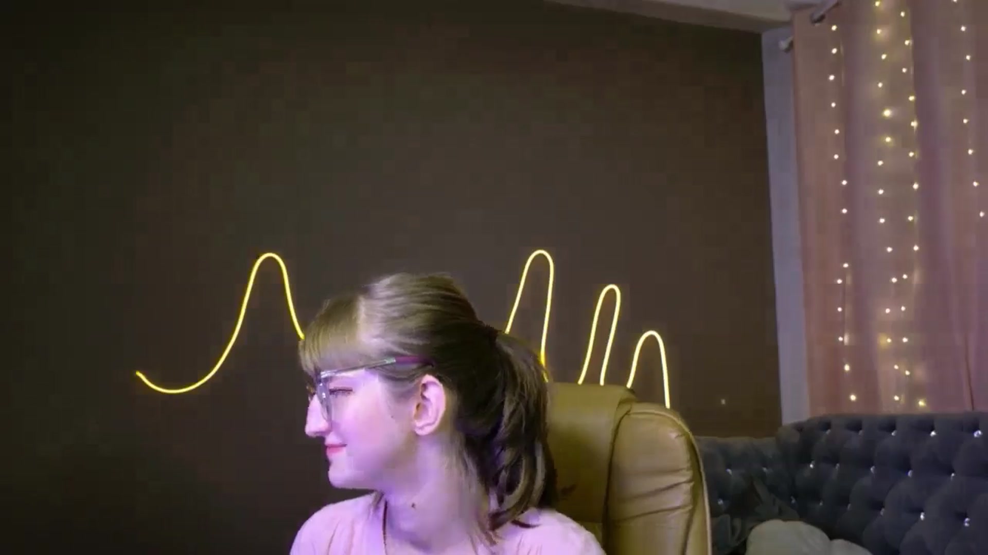 Gallery image thumbnail from EmyLure's myfreecams stream on, 09/07/2025, 21:18 image 5 of 20
