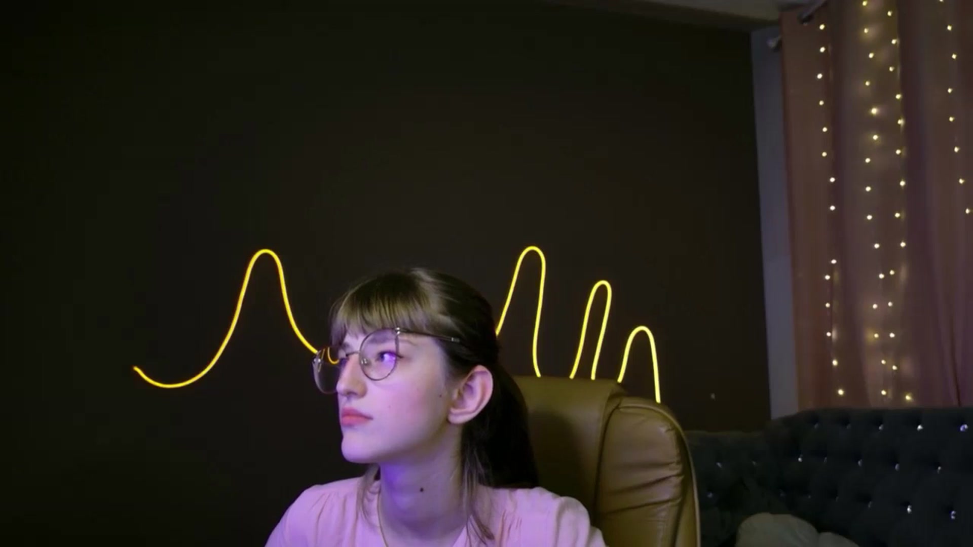 Gallery image thumbnail from EmyLure's myfreecams stream on, 09/07/2025, 21:18 image 7 of 20