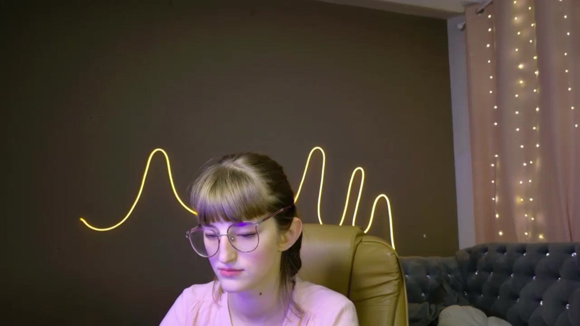Gallery image thumbnail from EmyLure's myfreecams stream on, 09/07/2025, 21:18 image 1 of 20