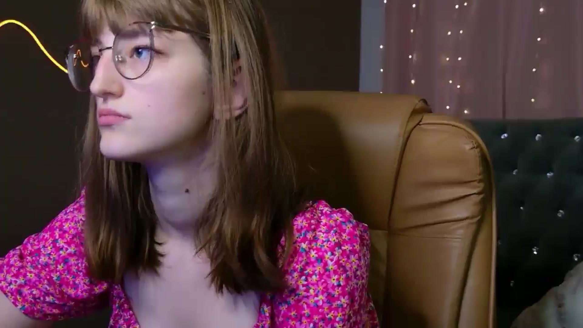 Gallery image thumbnail from EmyLure's myfreecams stream on, 09/09/2025, 16:37 image 8 of 20