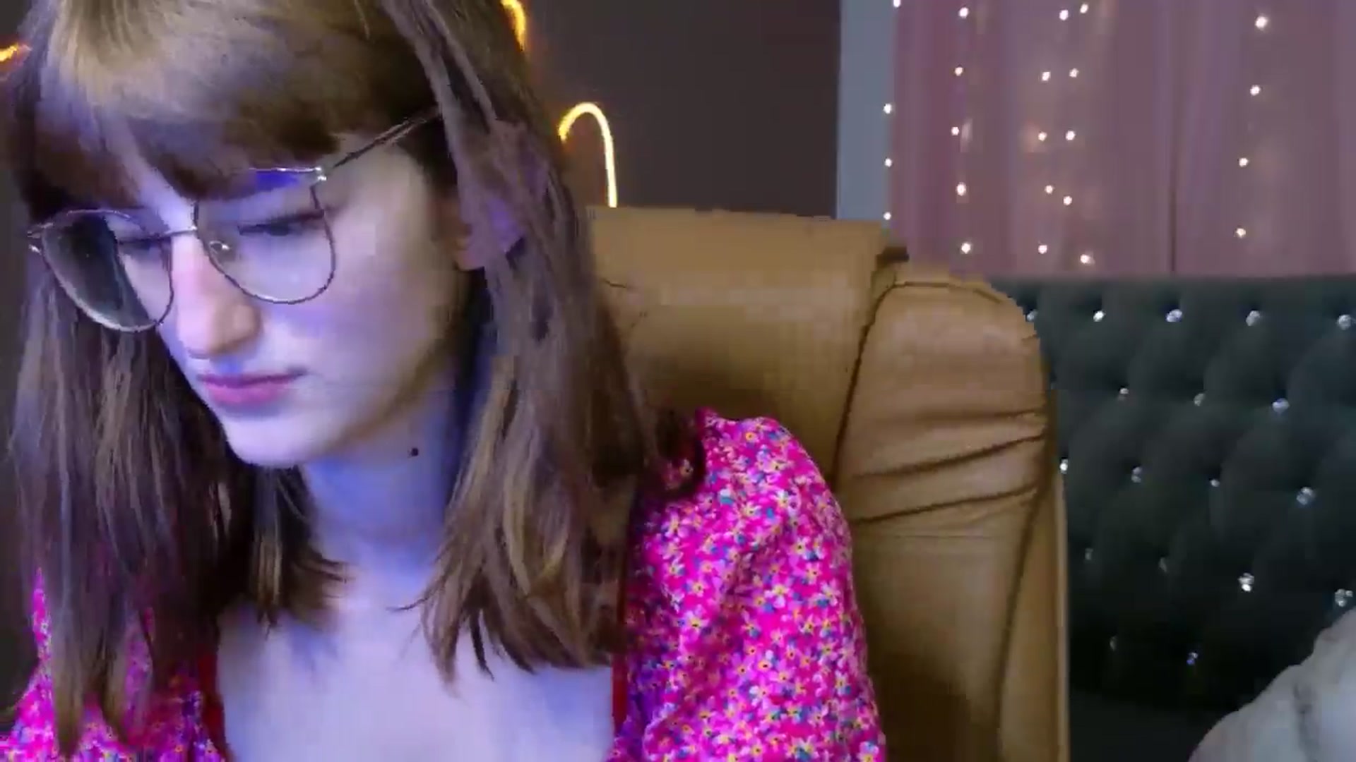 Gallery image thumbnail from EmyLure's myfreecams stream on, 09/09/2025, 16:37 image 3 of 20