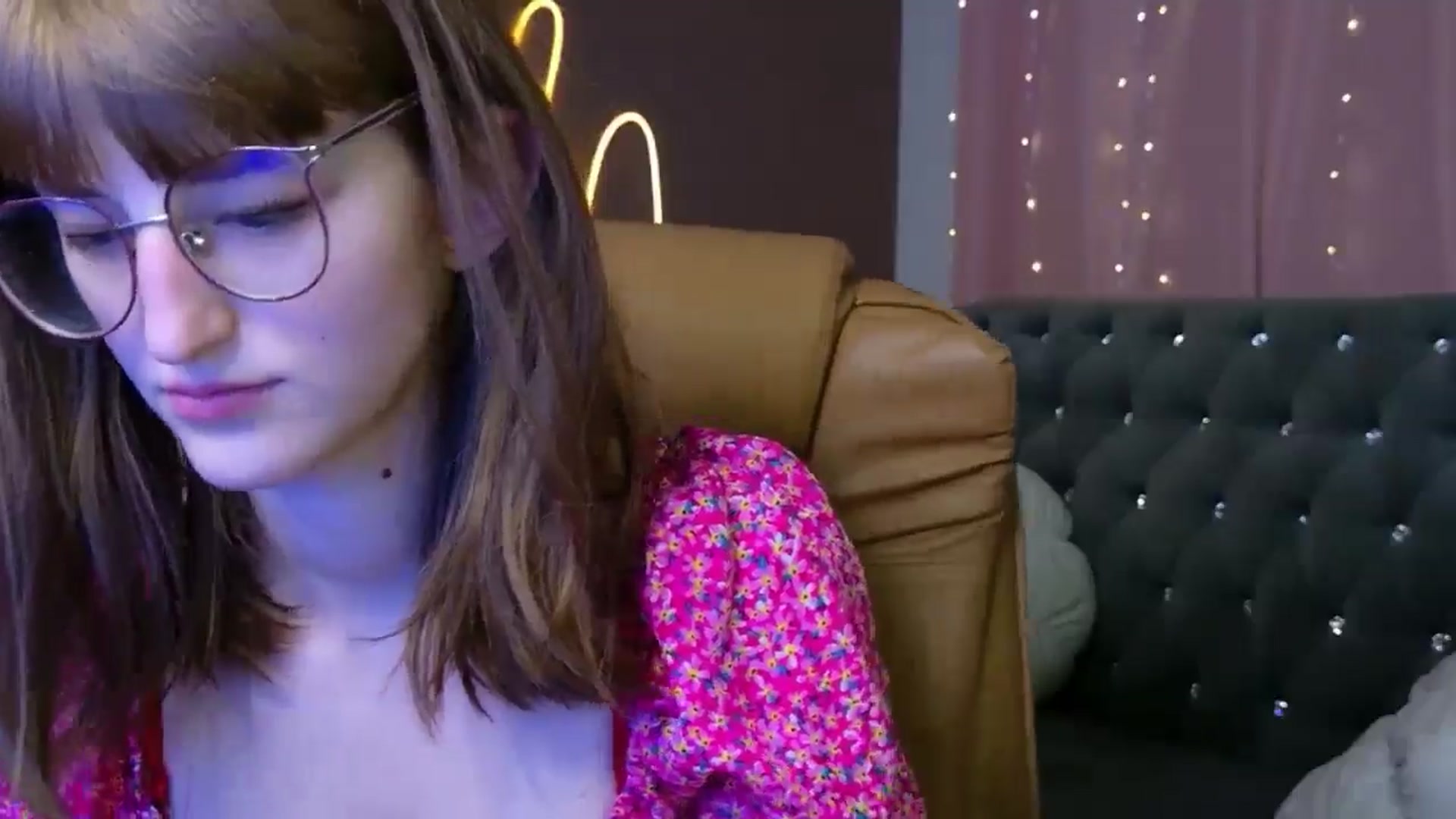 Gallery image thumbnail from EmyLure's myfreecams stream on, 09/09/2025, 16:37 image 4 of 20