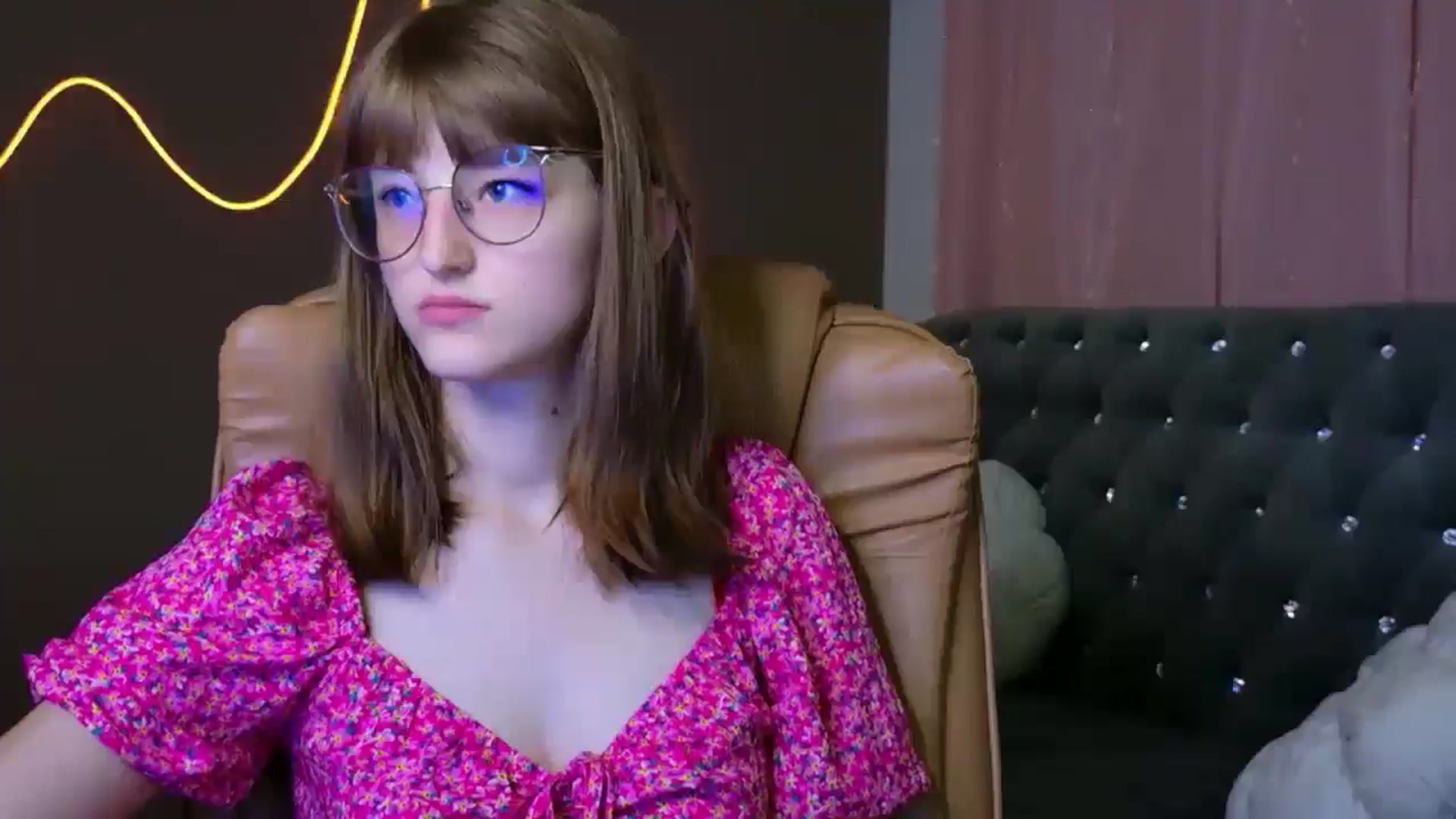 Gallery image thumbnail from EmyLure's myfreecams stream on, 09/09/2025, 16:37 image 12 of 20