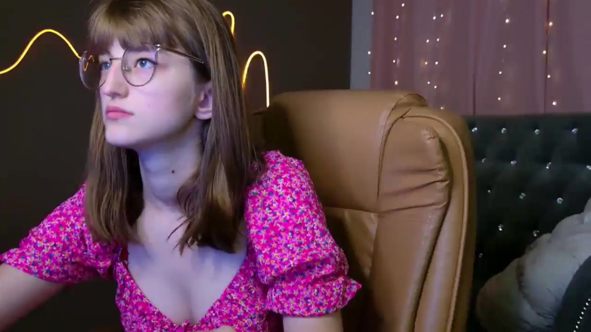 Gallery image thumbnail from EmyLure's myfreecams stream on, 09/09/2025, 17:12 image 3 of 20
