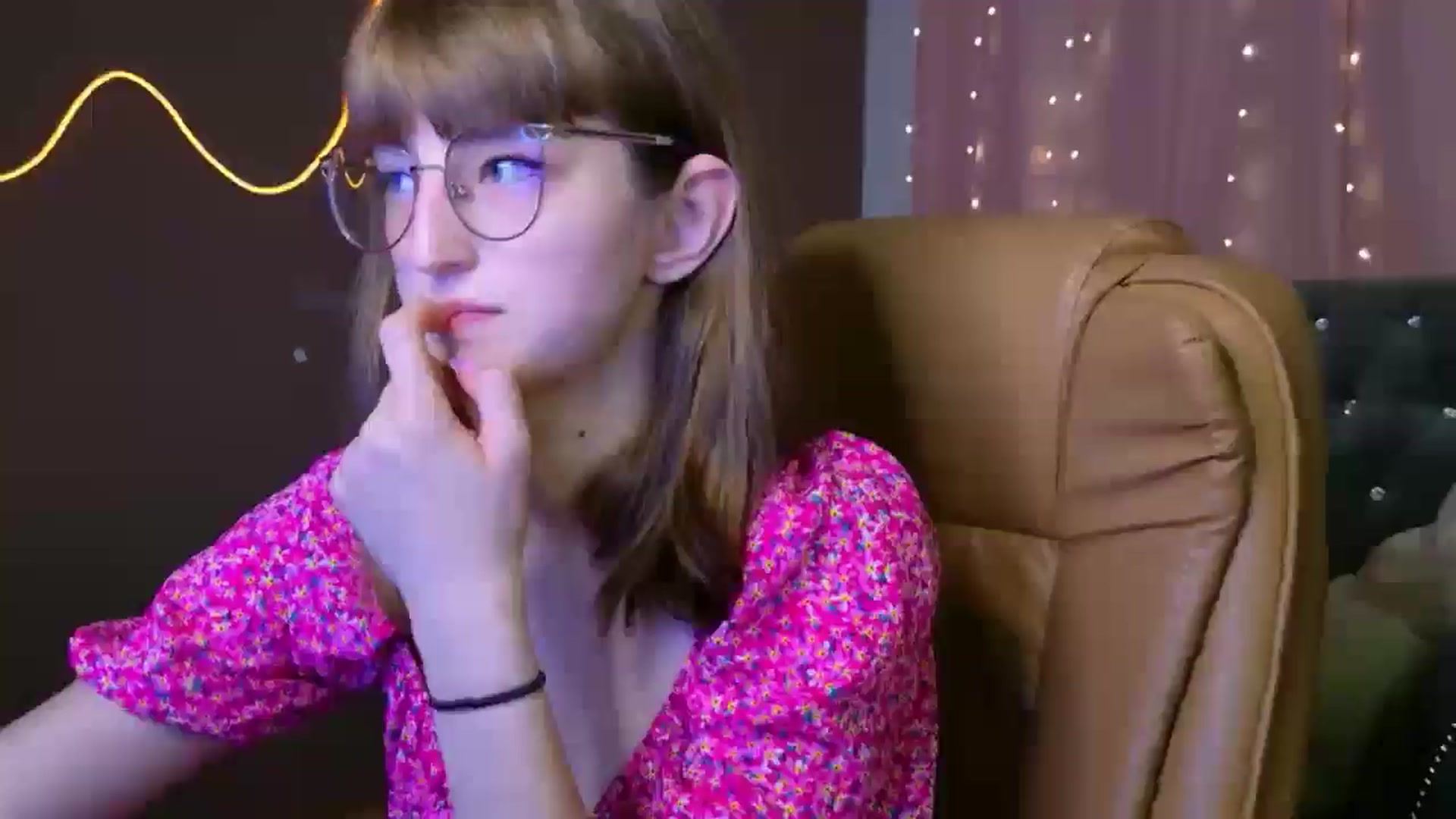 Gallery image thumbnail from EmyLure's myfreecams stream on, 09/09/2025, 17:12 image 19 of 20
