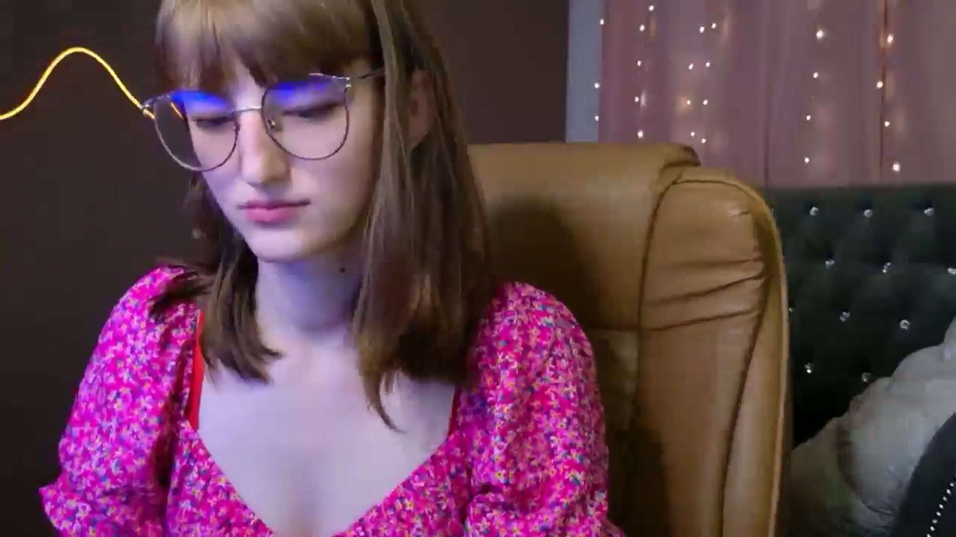 Gallery image thumbnail from EmyLure's myfreecams stream on, 09/09/2025, 17:12 image 14 of 20