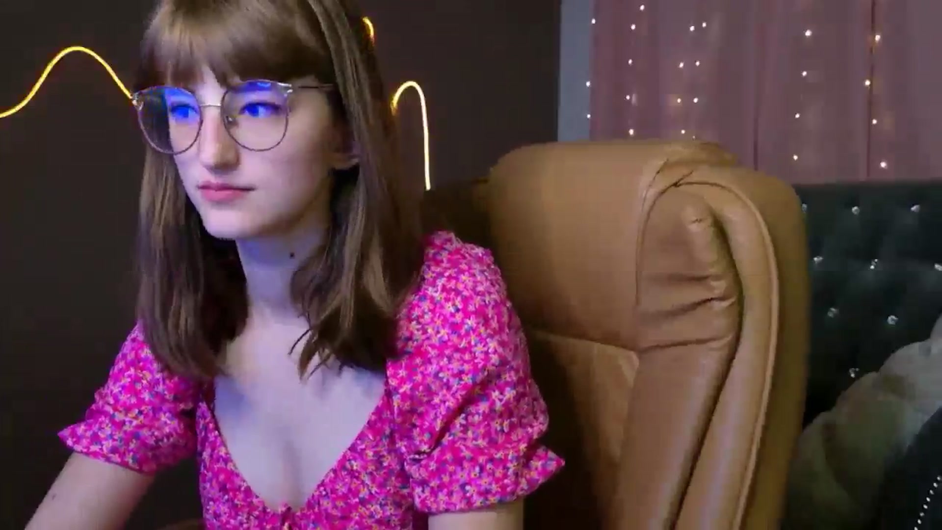 Gallery image thumbnail from EmyLure's myfreecams stream on, 09/09/2025, 17:12 image 5 of 20