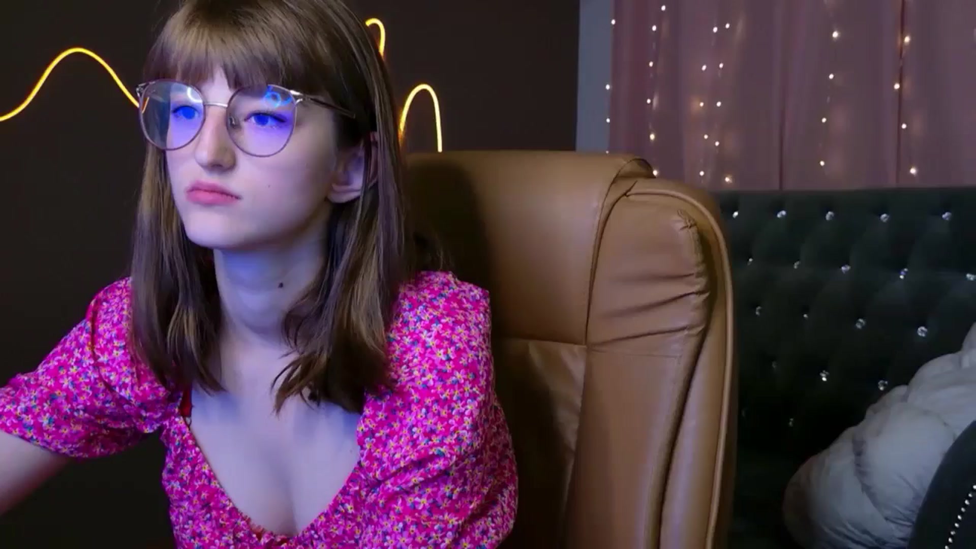 Gallery image thumbnail from EmyLure's myfreecams stream on, 09/09/2025, 17:12 image 1 of 20
