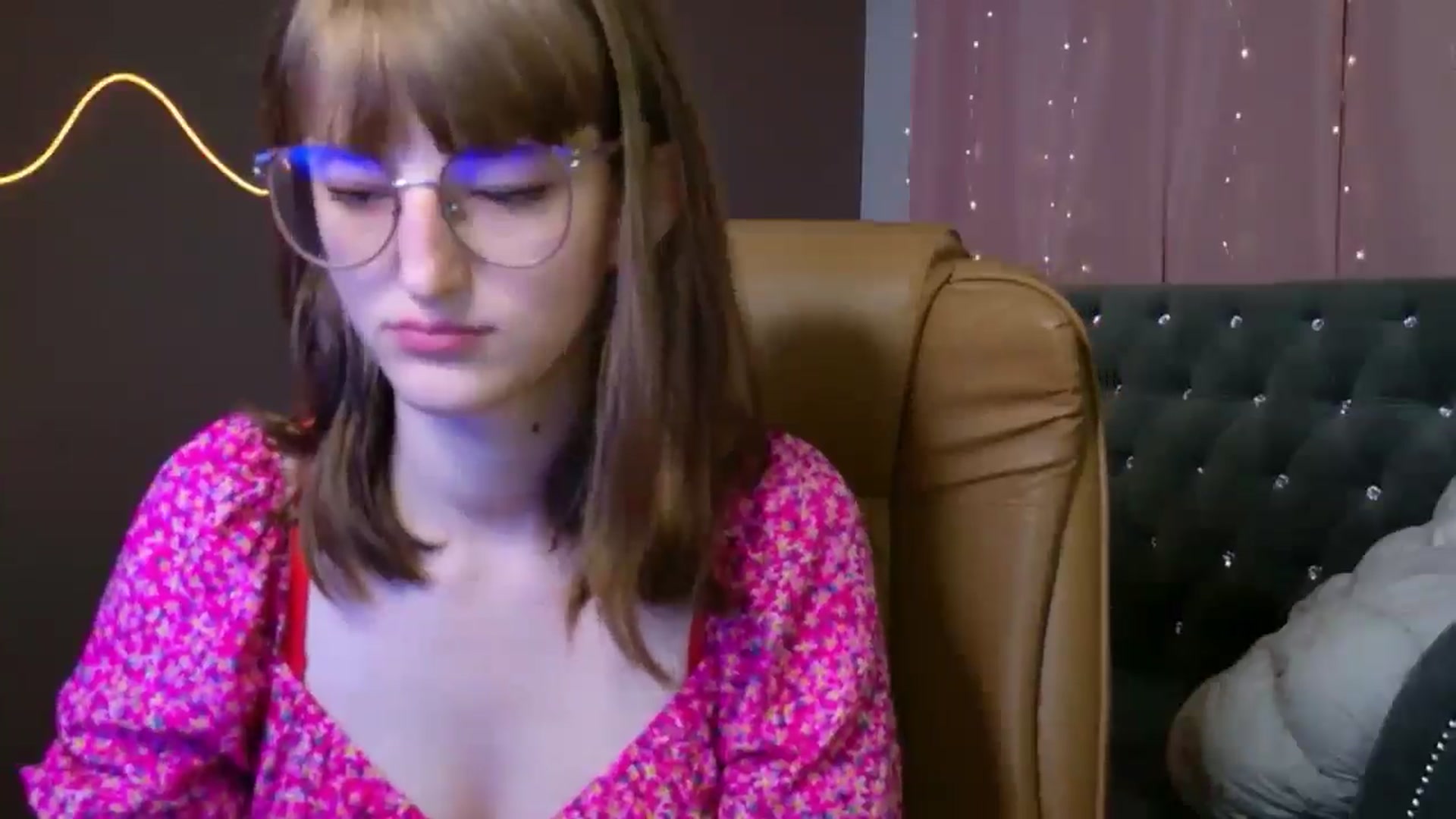 Gallery image thumbnail from EmyLure's myfreecams stream on, 09/09/2025, 17:12 image 15 of 20