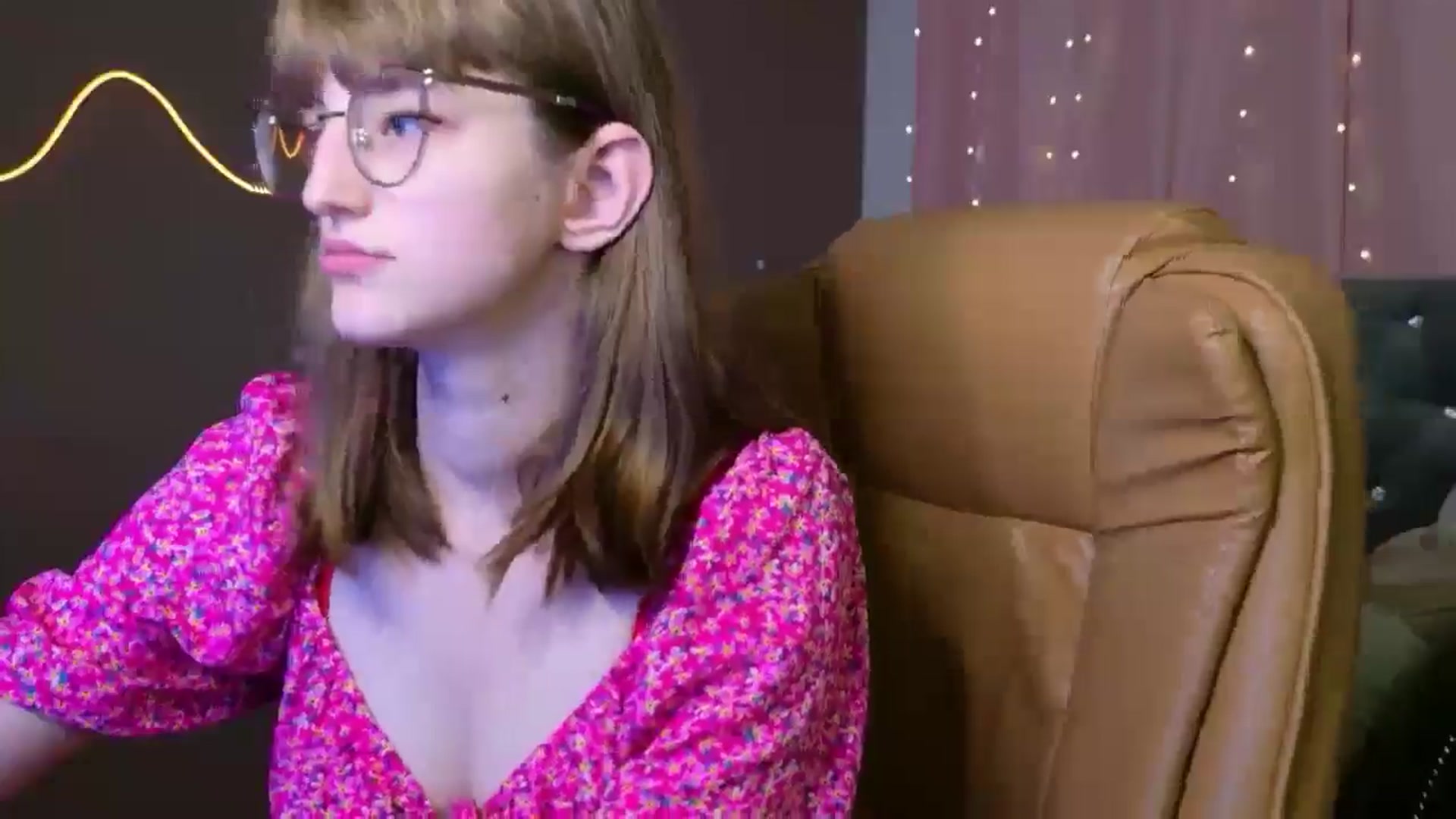 Gallery image thumbnail from EmyLure's myfreecams stream on, 09/09/2025, 17:12 image 17 of 20