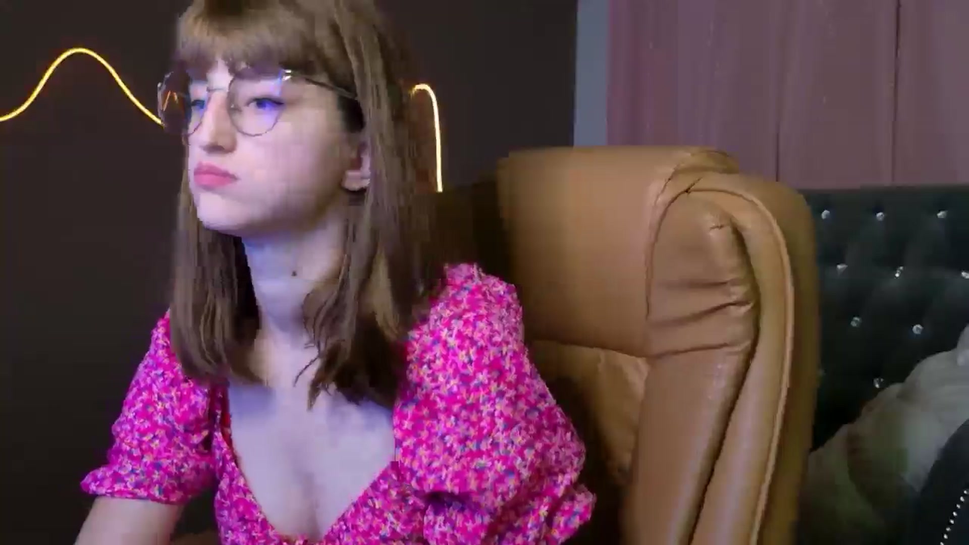 Gallery image thumbnail from EmyLure's myfreecams stream on, 09/09/2025, 17:12 image 4 of 20