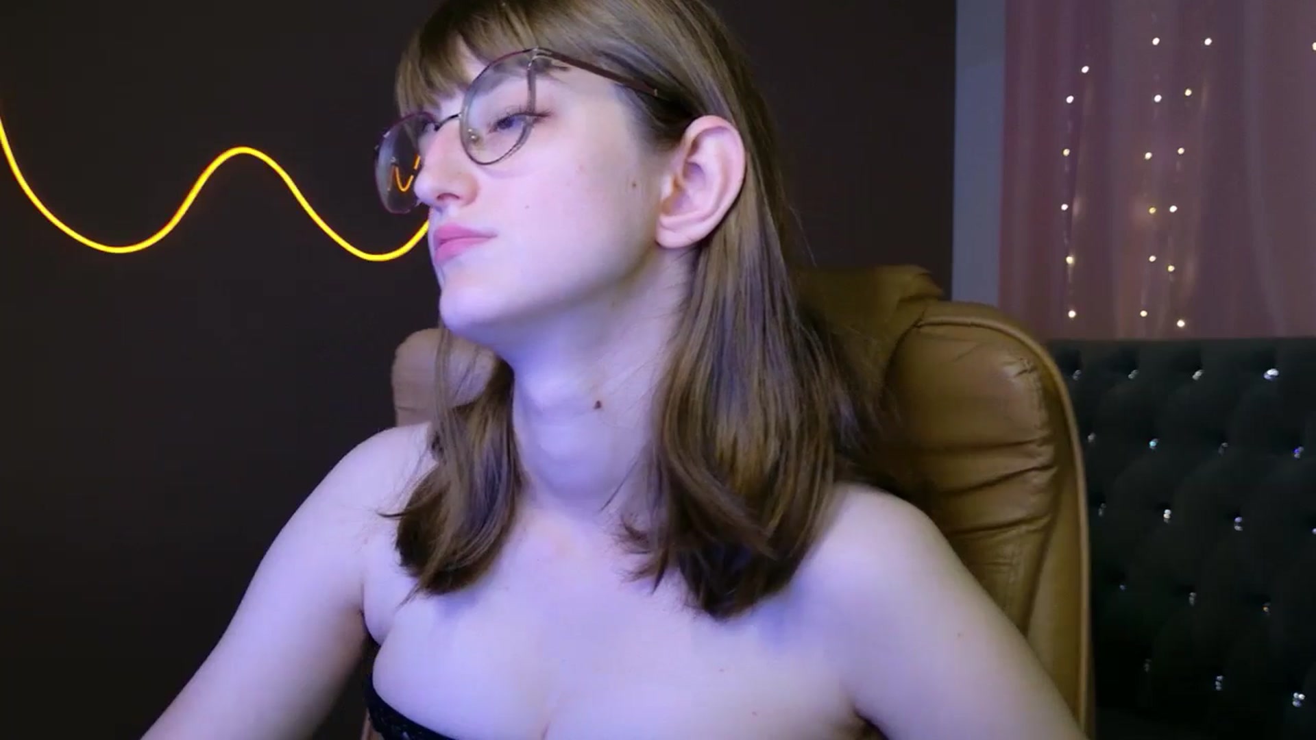 Gallery image thumbnail from EmyLure's myfreecams stream on, 09/12/2025, 16:47 image 17 of 20