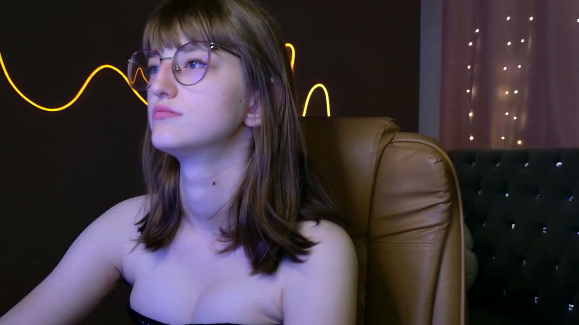 Gallery image thumbnail from EmyLure's myfreecams stream on, 09/12/2025, 16:47 image 13 of 20