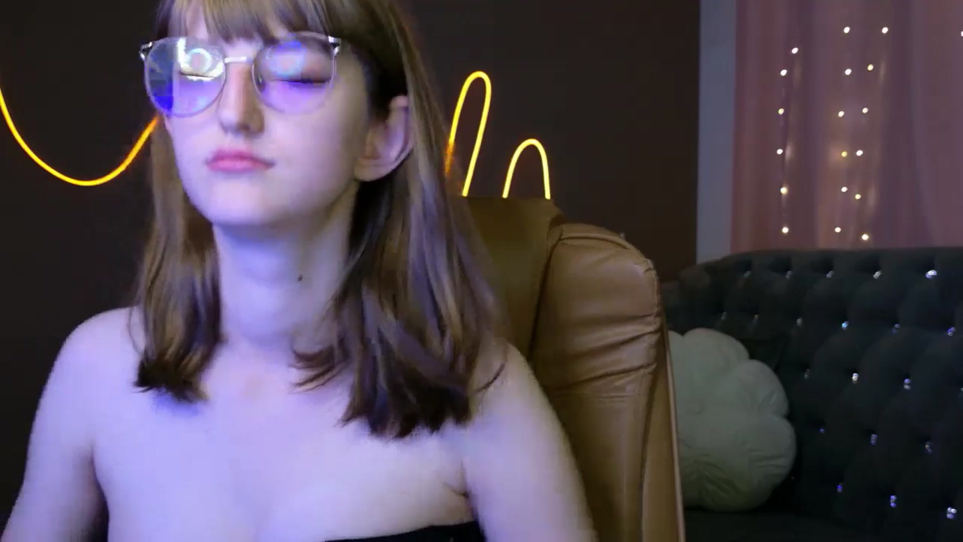 Gallery image thumbnail from EmyLure's myfreecams stream on, 09/12/2025, 16:47 image 20 of 20