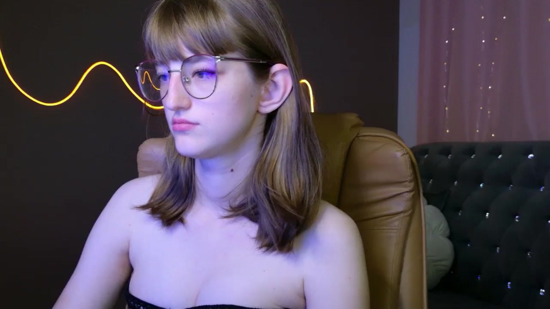 Gallery image thumbnail from EmyLure's myfreecams stream on, 09/12/2025, 16:47 image 10 of 20