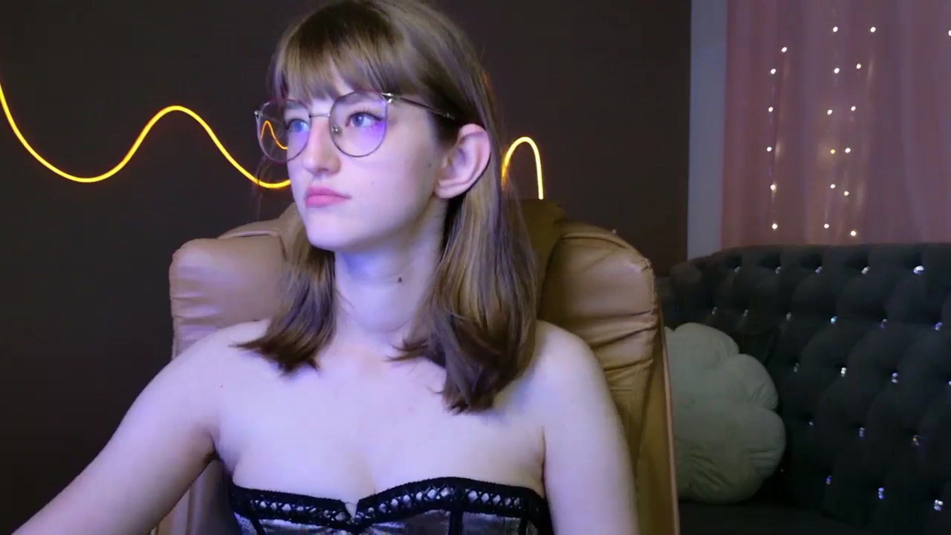 Gallery image thumbnail from EmyLure's myfreecams stream on, 09/12/2025, 16:47 image 9 of 20