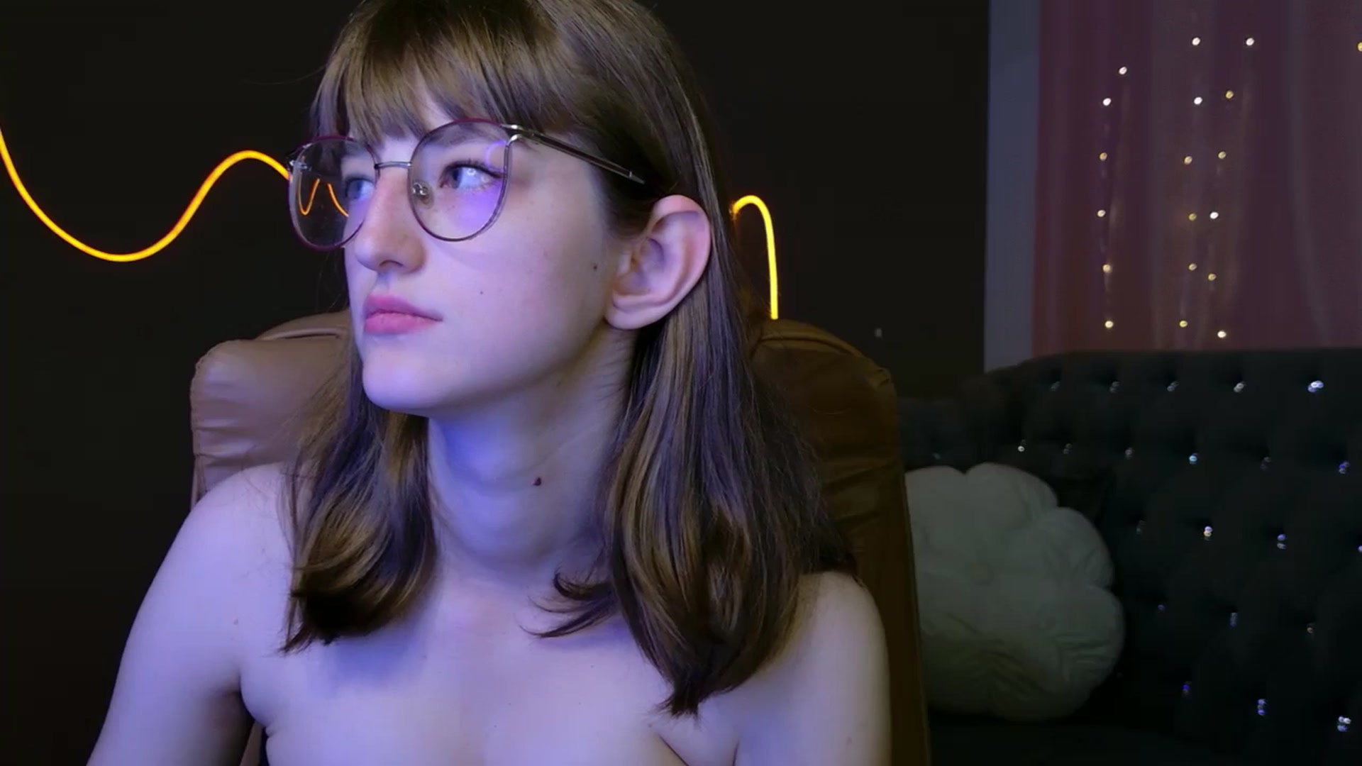 Gallery image thumbnail from EmyLure's myfreecams stream on, 09/12/2025, 16:47 image 2 of 20