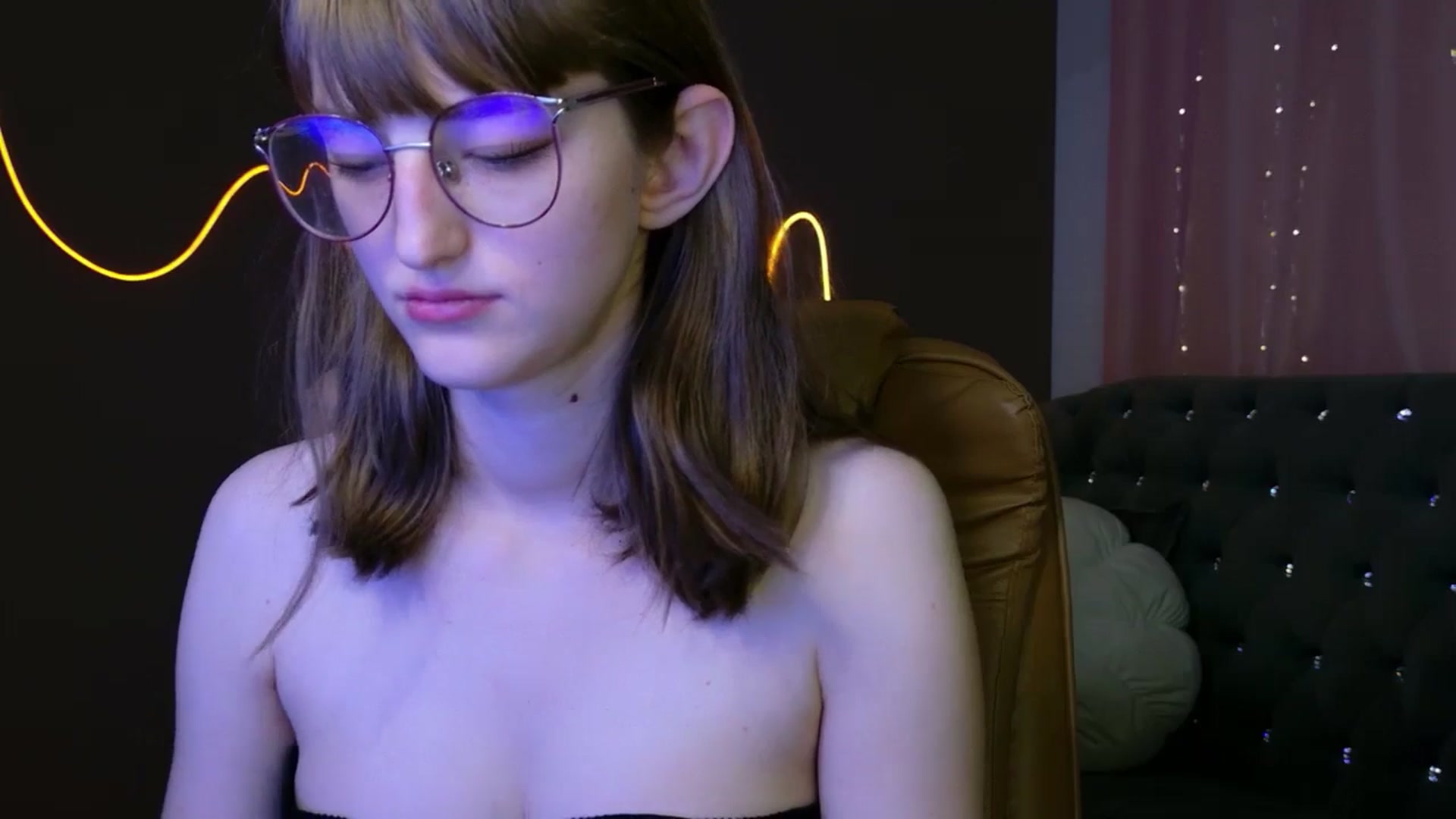 Gallery image thumbnail from EmyLure's myfreecams stream on, 09/12/2025, 16:47 image 16 of 20