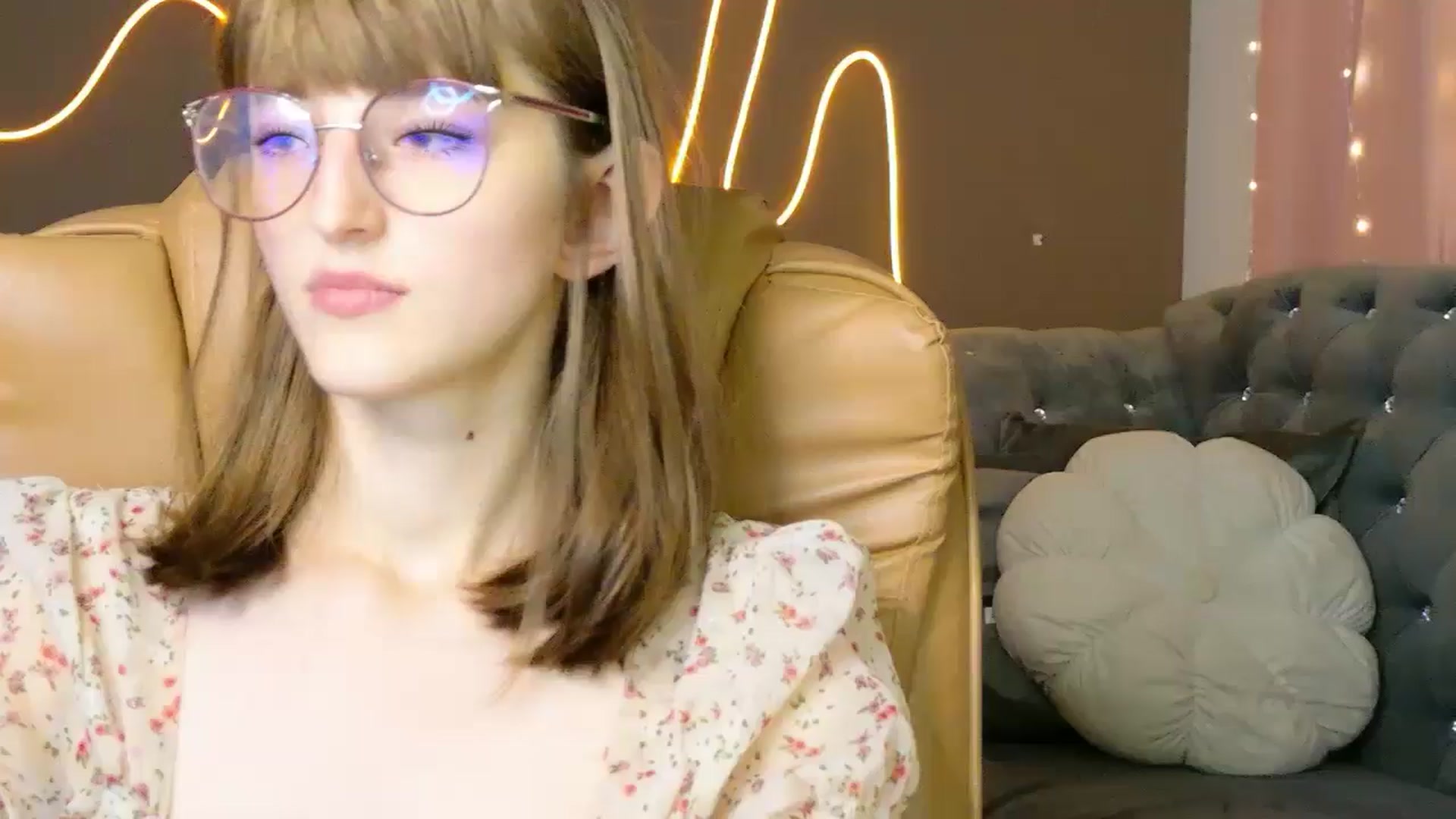 Gallery image thumbnail from EmyLure's myfreecams stream on, 09/13/2025, 17:56 image 18 of 20