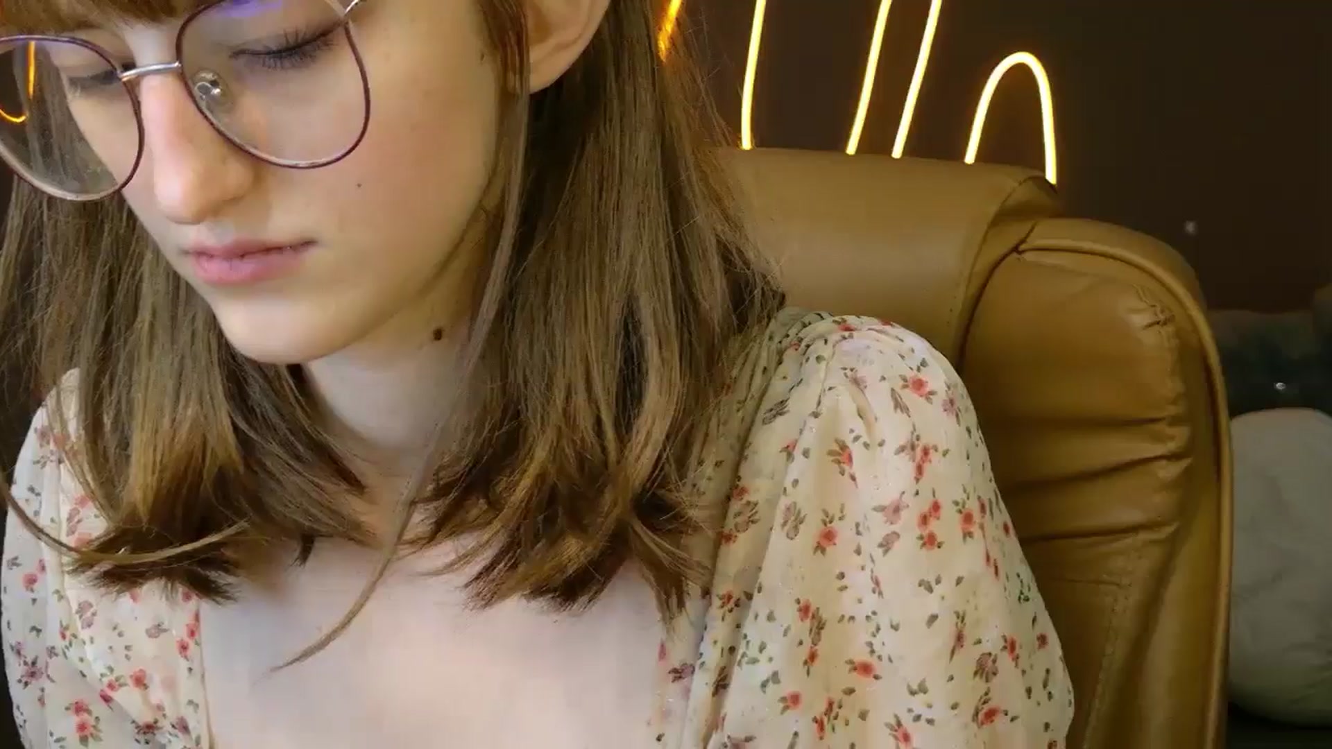 Gallery image thumbnail from EmyLure's myfreecams stream on, 09/13/2025, 17:56 image 9 of 20