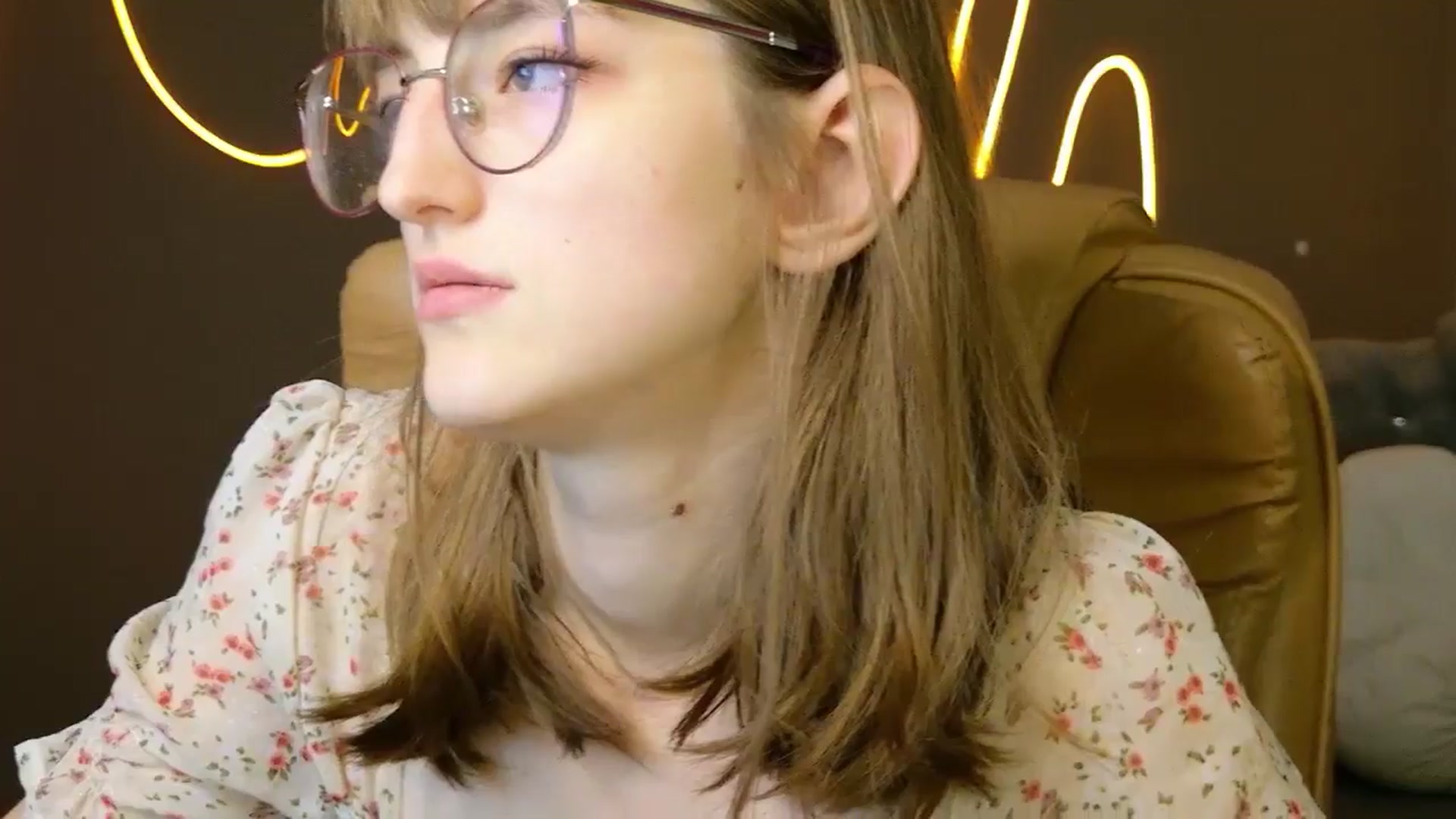 Gallery image thumbnail from EmyLure's myfreecams stream on, 09/13/2025, 17:56 image 8 of 20